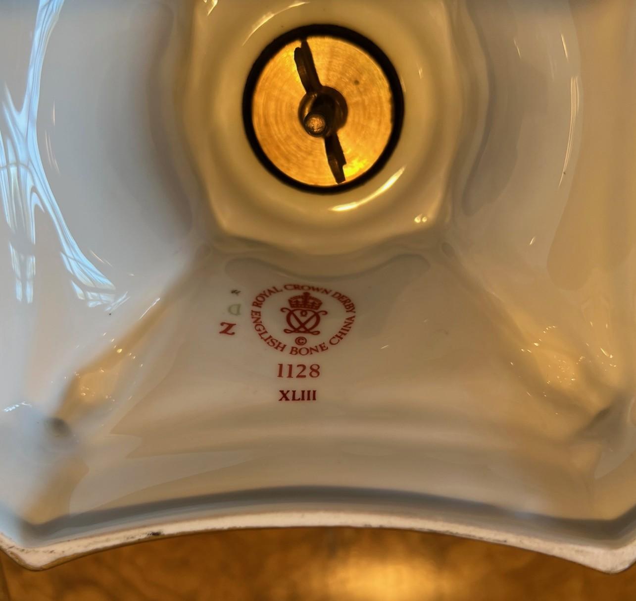 1943 Royal Crown Derby Antiguo Imari macizo de oro de 22 quilates con banda de delfín Centro de mesa en venta 2