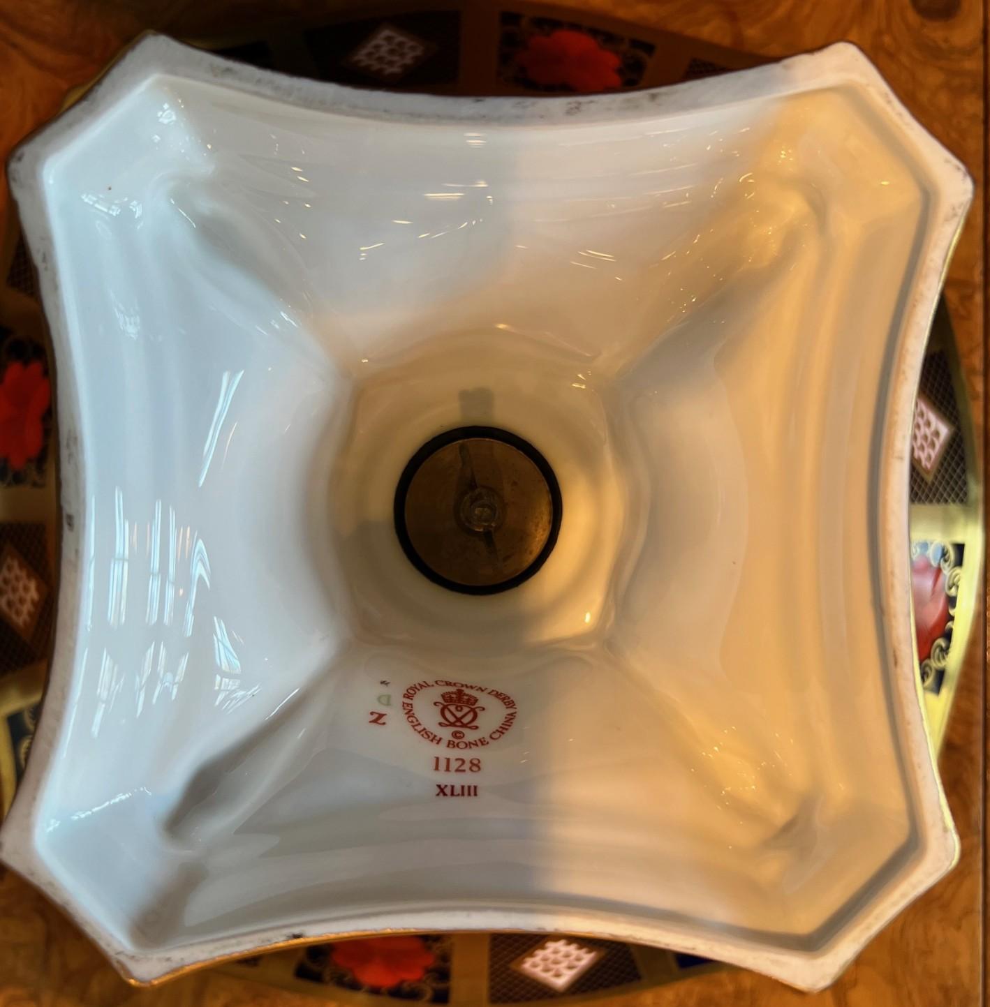 1943 Royal Crown Derby Antiguo Imari macizo de oro de 22 quilates con banda de delfín Centro de mesa en venta 1