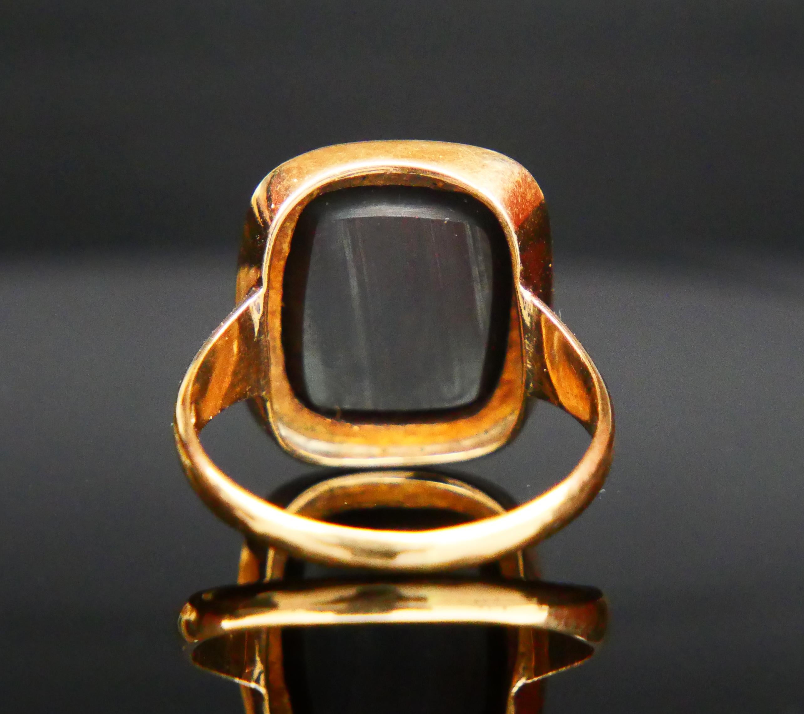 1944 Nordic Men Signet Ring Hematite solid 18K Gold Ø 8.75 US / 6.7 gr For Sale 2