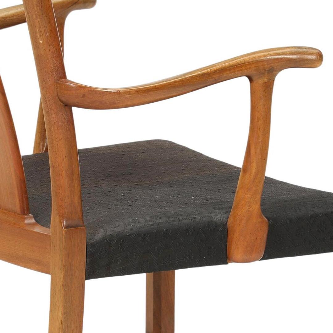 1944 Ole Wanscher Sessel aus Nussbaumholz mit grau gemusterter Polsterung (Skandinavische Moderne) im Angebot