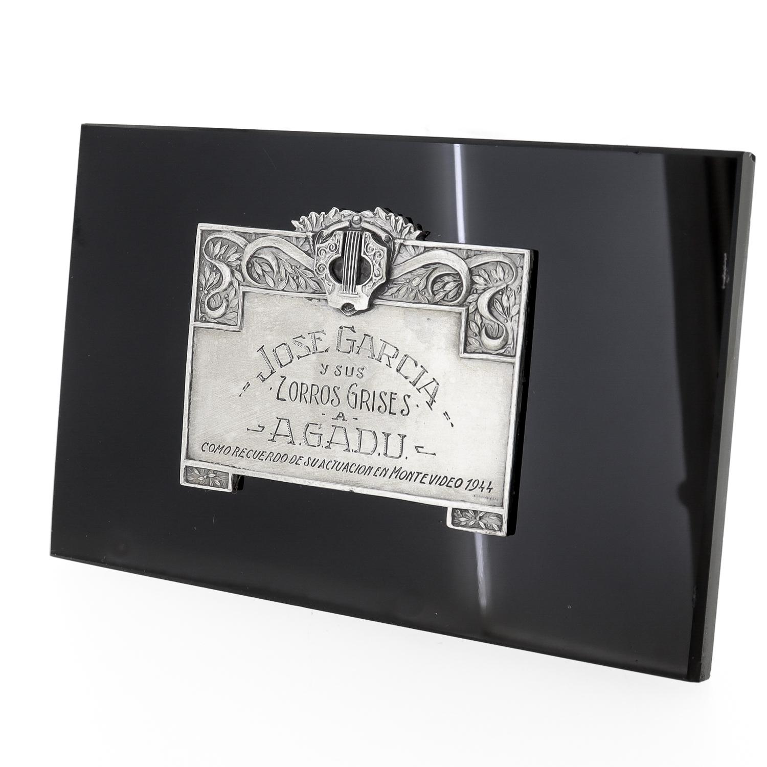 XX secolo 1944 Placca d'argento commemorativa di Jose Garcia e Sus Zorros Grises in vendita