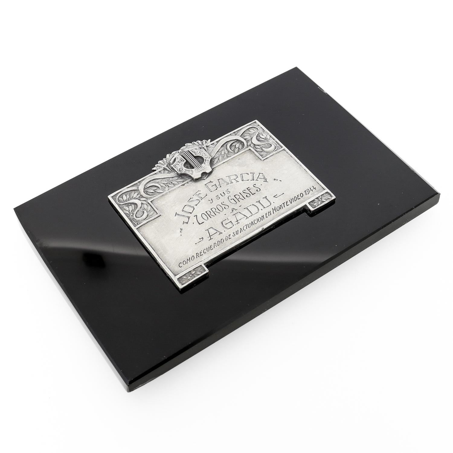 Argento 1944 Placca d'argento commemorativa di Jose Garcia e Sus Zorros Grises in vendita