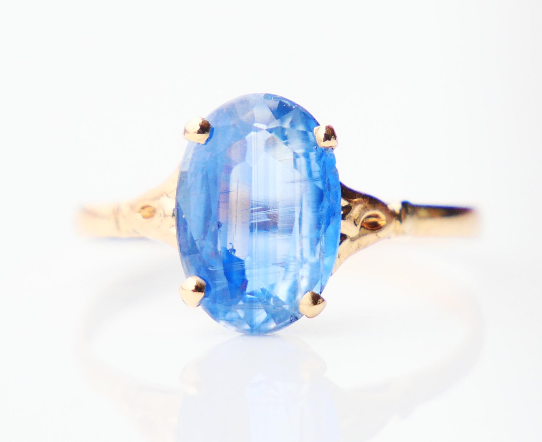 Ring for every day in solid 18K Yellow Gold decorated with natural light Cornflower Blue Sapphire of oval diamond cut 9.4 mm x 6.5 mm x 3.83 mm / ca. 2.25 ct that demonstrates spectacular silk, color zoning and peculiar inclusions. Light Blue Color
