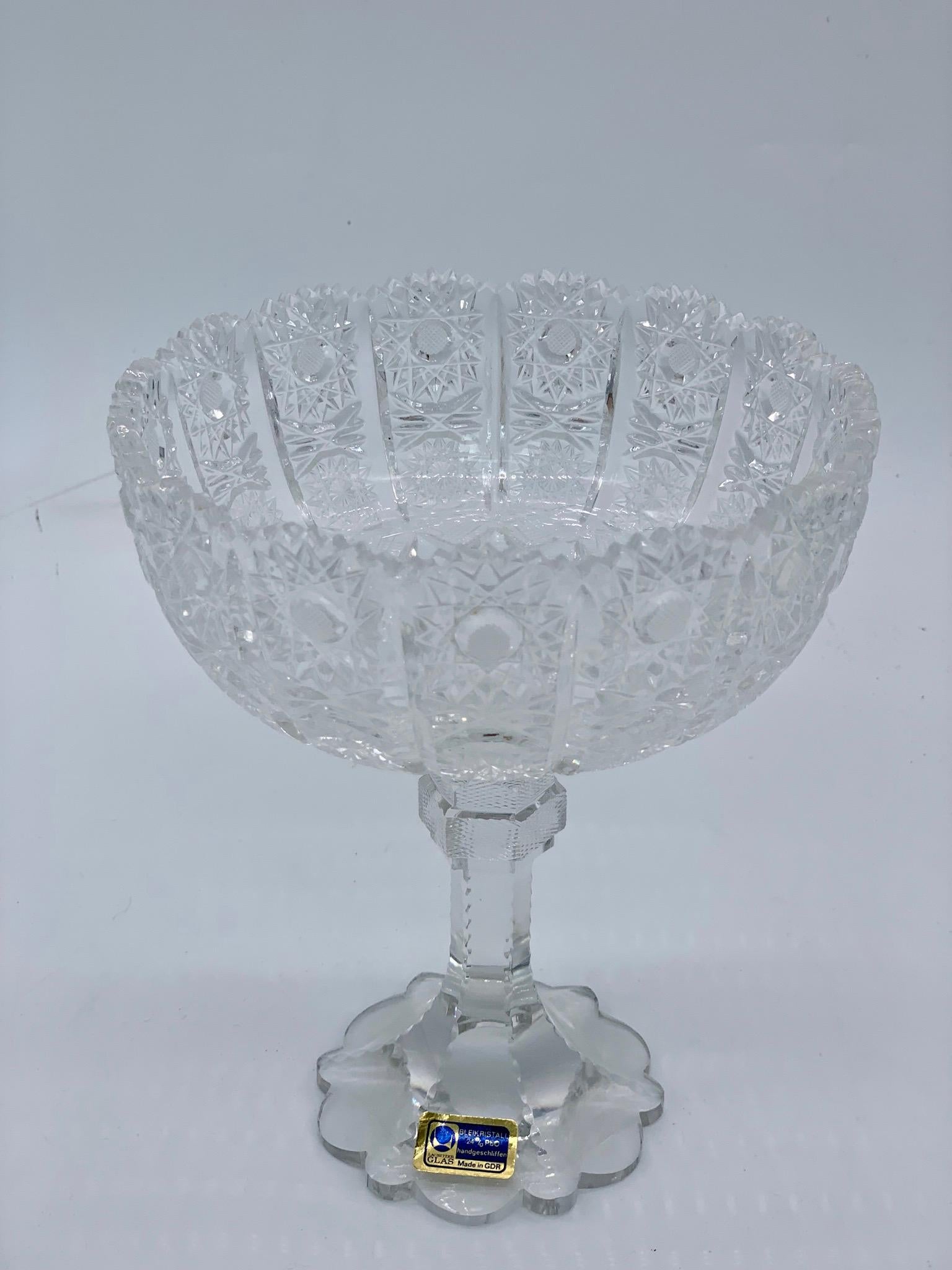 Cristal bol à servir 1945 avec motifs en cristal de plomb taillé en vente