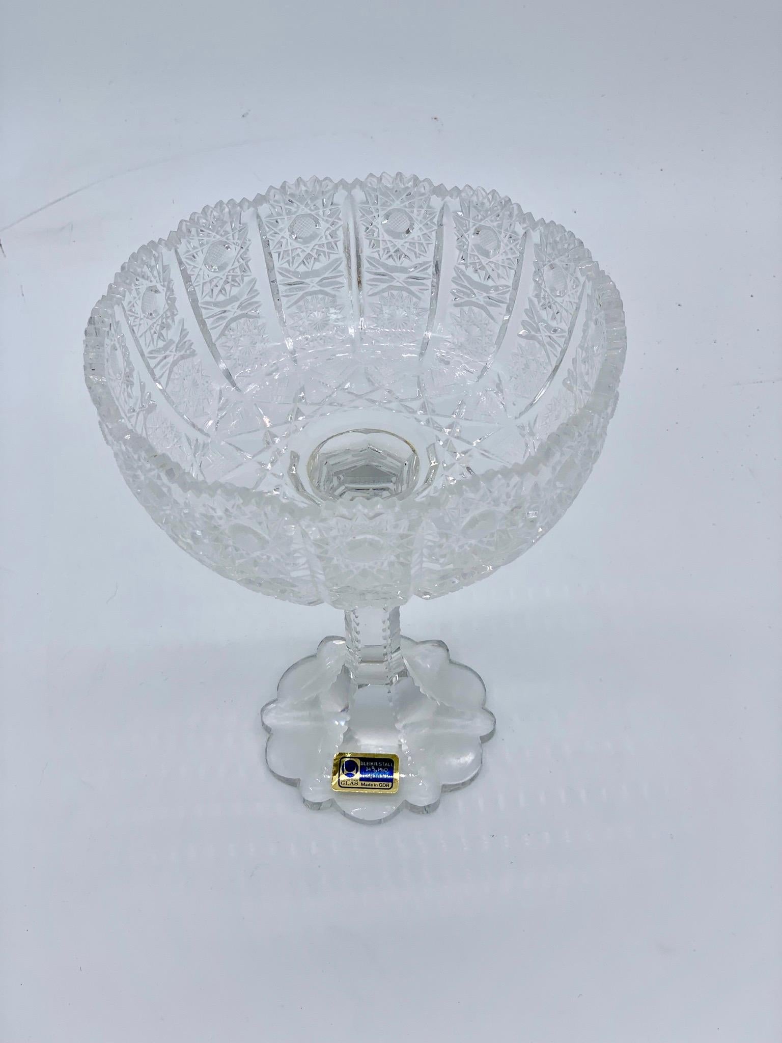 1945 Servebowl with Lead Crystal Cut Patterns For Sale 2