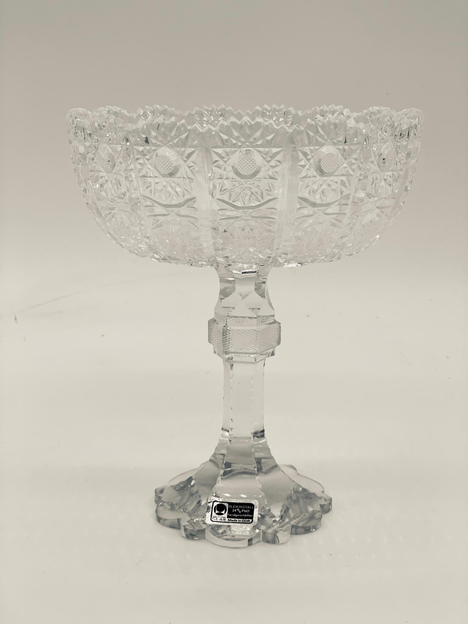 1945 Servebowl with Lead Crystal Cut Patterns For Sale 3