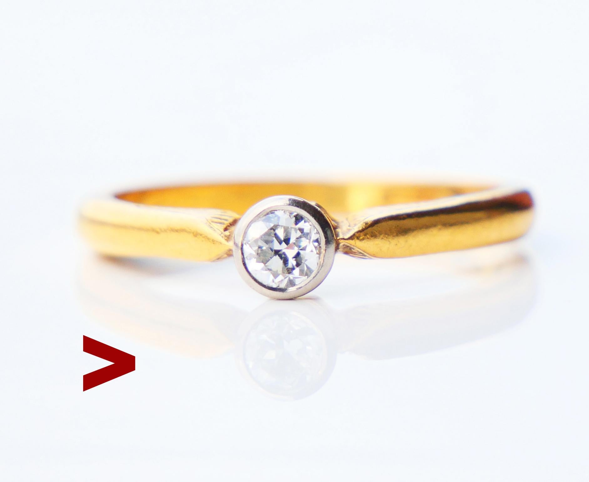 Fine  Ring with old European diamond cut diamond Ø 3.5 mm / ca. 0.21 ct / color ca. F,G / VVS mounted in Platinum / or White Gold setting. Engraved shoulders.
Made in Sweden. Maker's hallmarks, hallmarked 23K . Year mark: U8 / made in 1946. Engraved