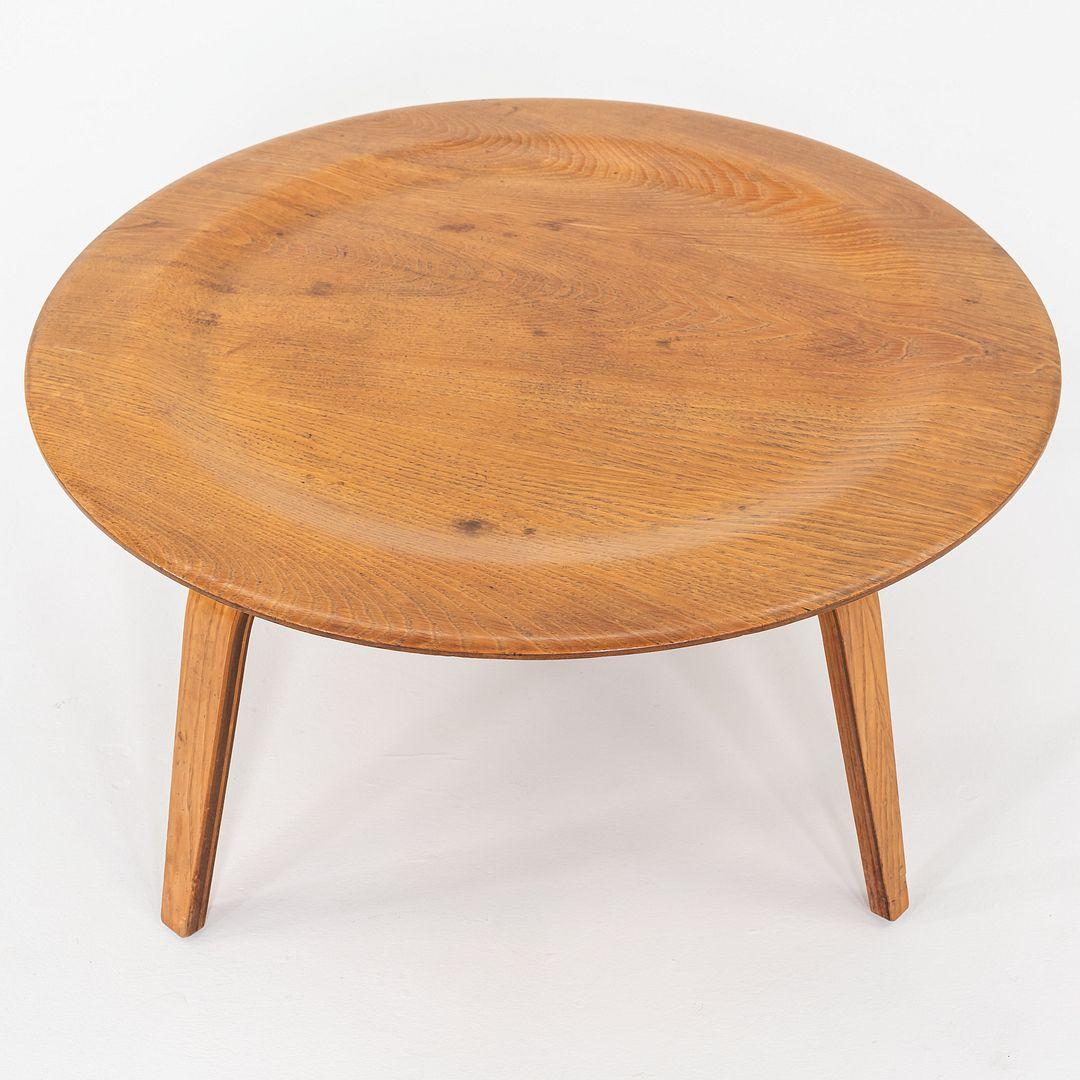 1946 Eames Evans Herman Miller CTW Round Wood Coffee Table in Calico Ash In Good Condition For Sale In Philadelphia, PA