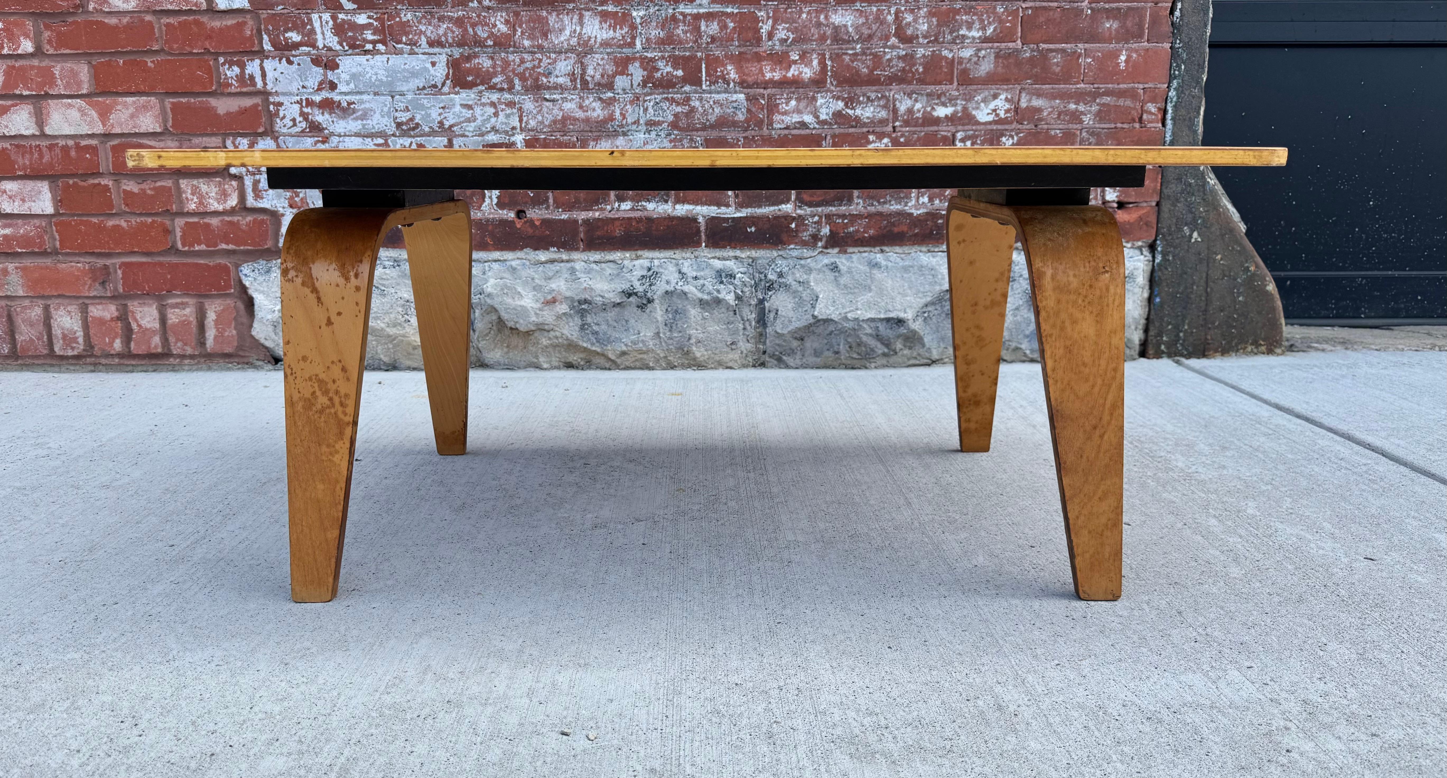 1946 Eames Evans Herman Miller OTW Coffee Table in Birch Plywood For Sale 5