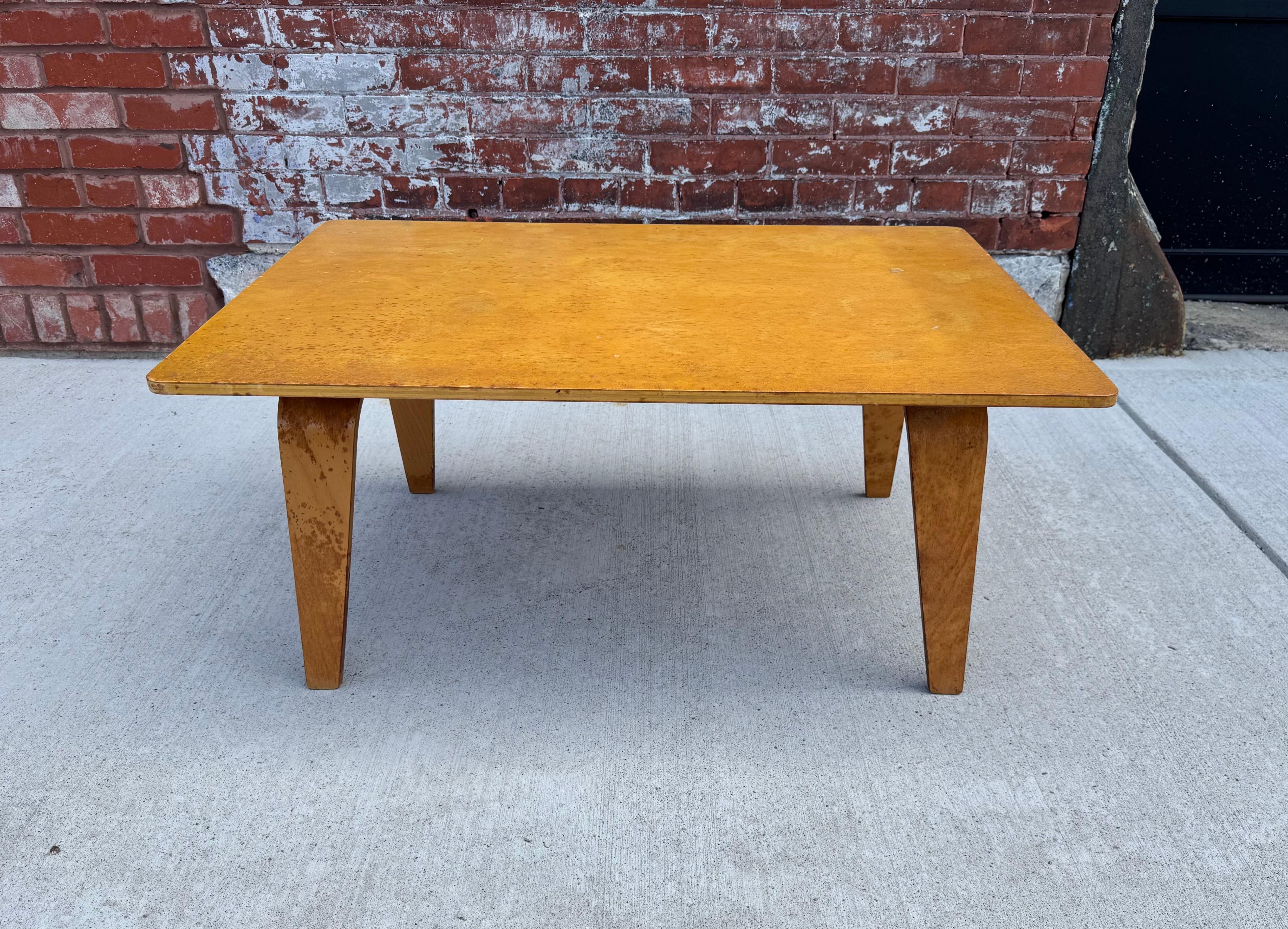 1946 Eames Evans Herman Miller OTW Coffee Table in Birch Plywood For Sale 6