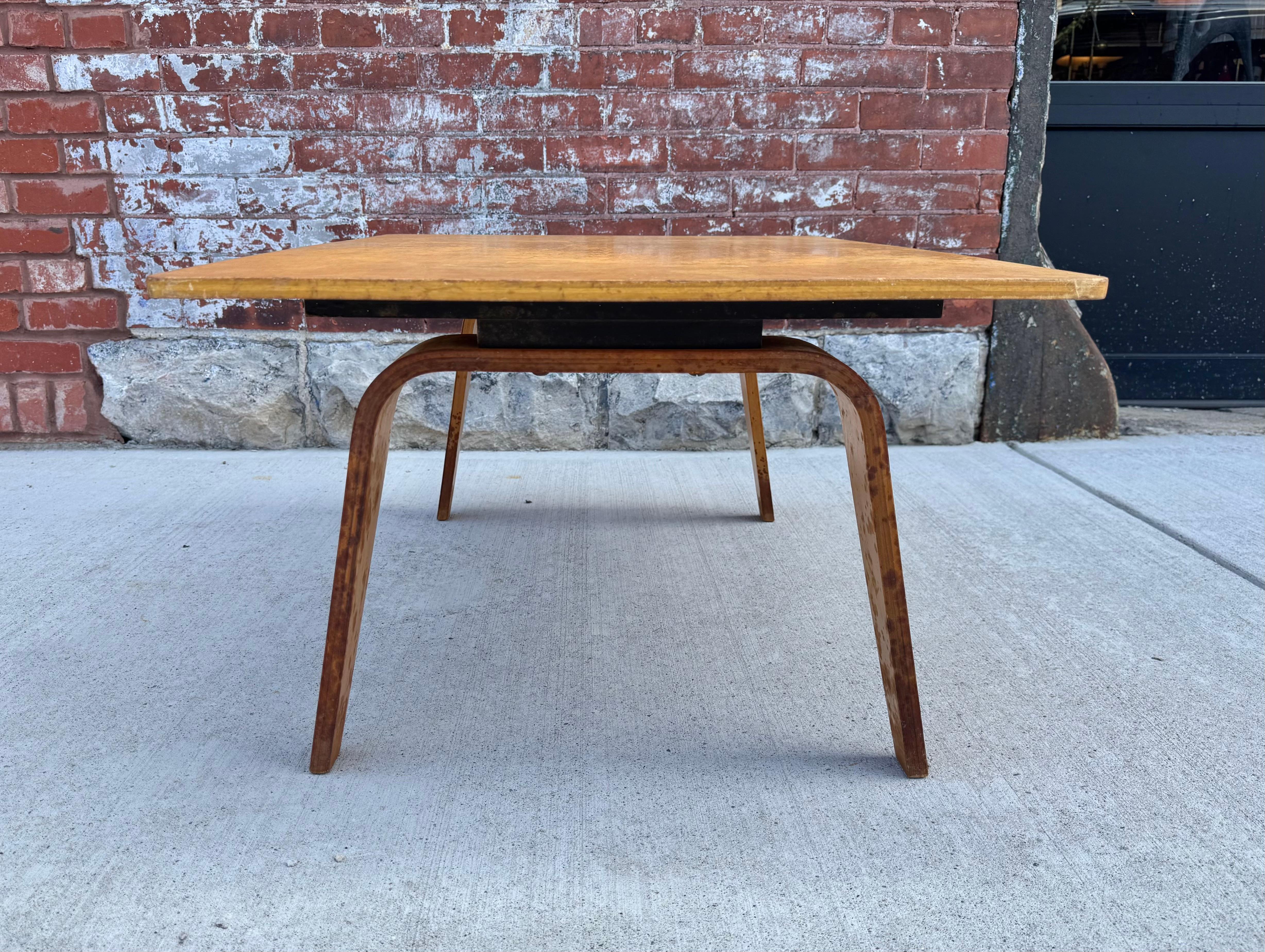 1946 Eames Evans Herman Miller OTW Coffee Table in Birch Plywood In Good Condition For Sale In Buffalo, NY