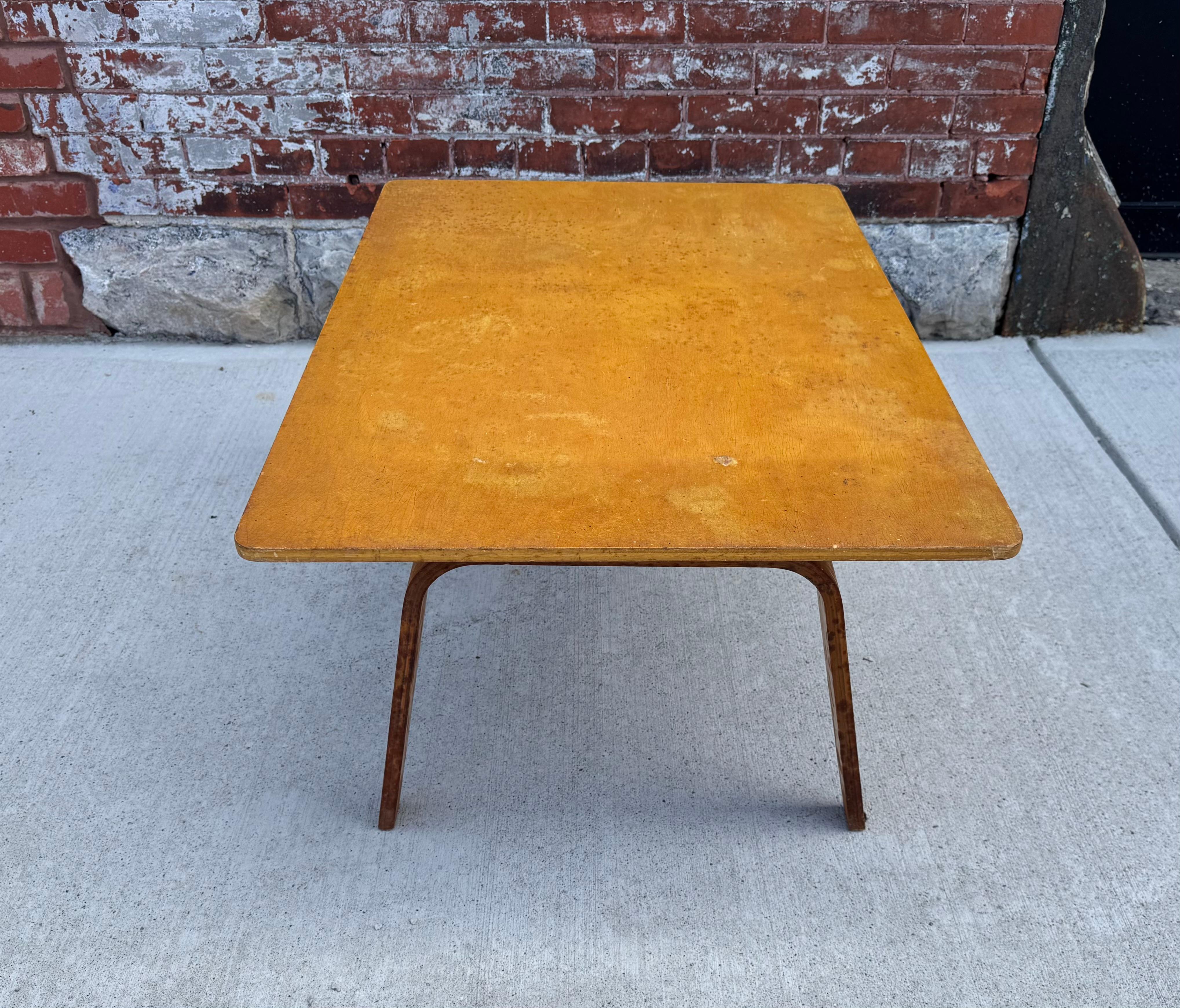 Mid-20th Century 1946 Eames Evans Herman Miller OTW Coffee Table in Birch Plywood For Sale
