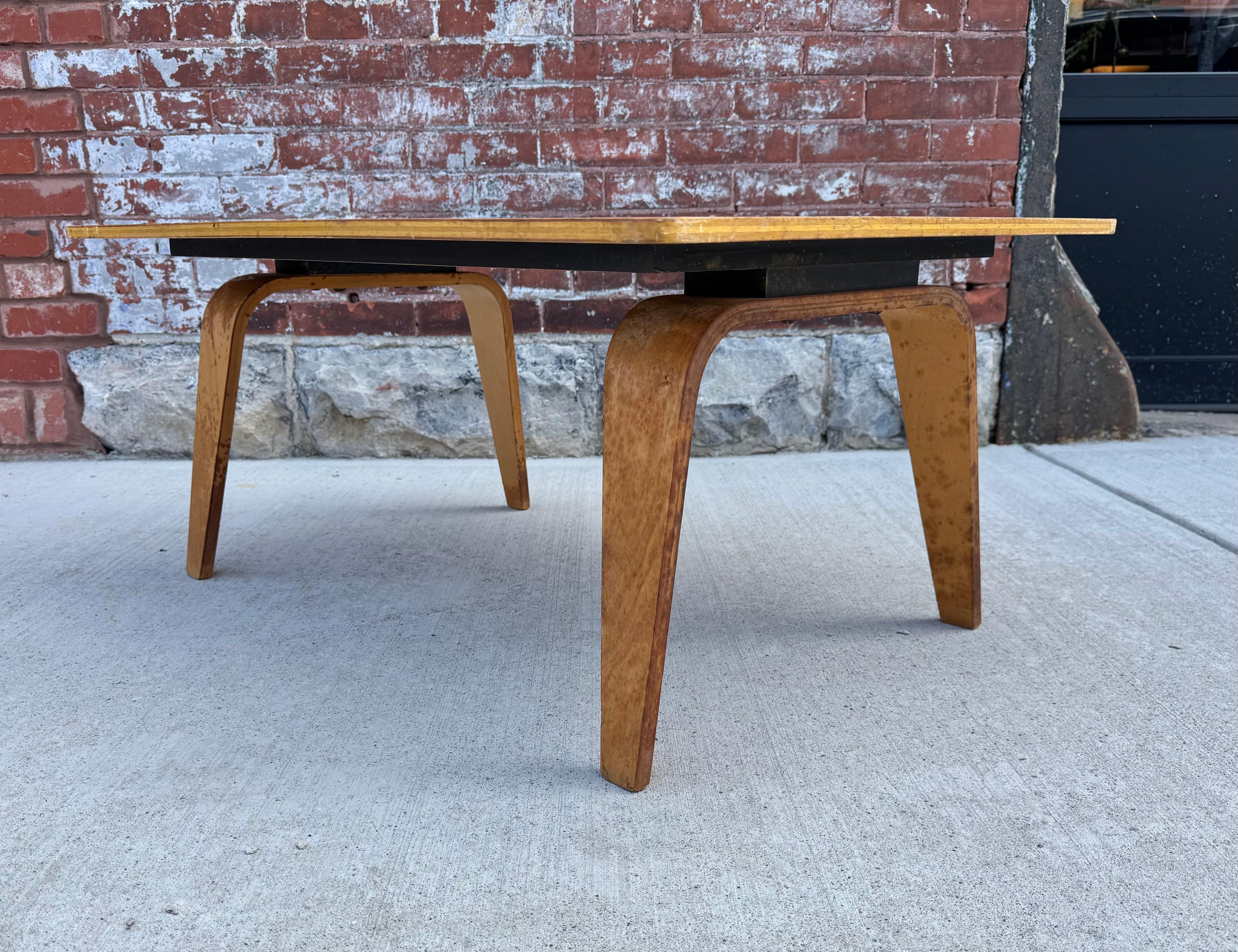 1946 Eames Evans Herman Miller OTW Coffee Table in Birch Plywood For Sale 3