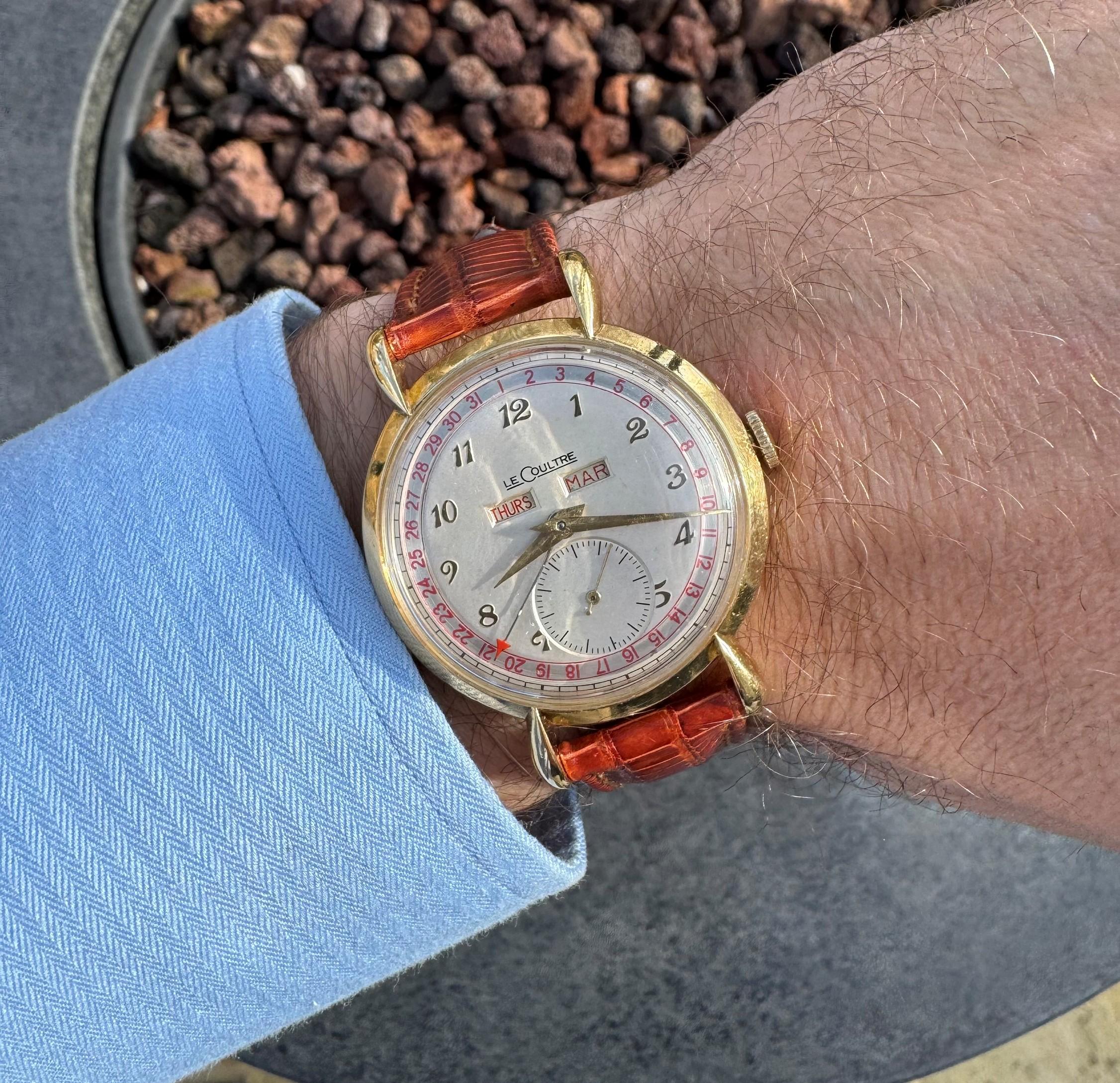 1946 Jaeger-LeCoultre Vintage Mens Triple Date Calendar Watch - 18K Gold For Sale 6