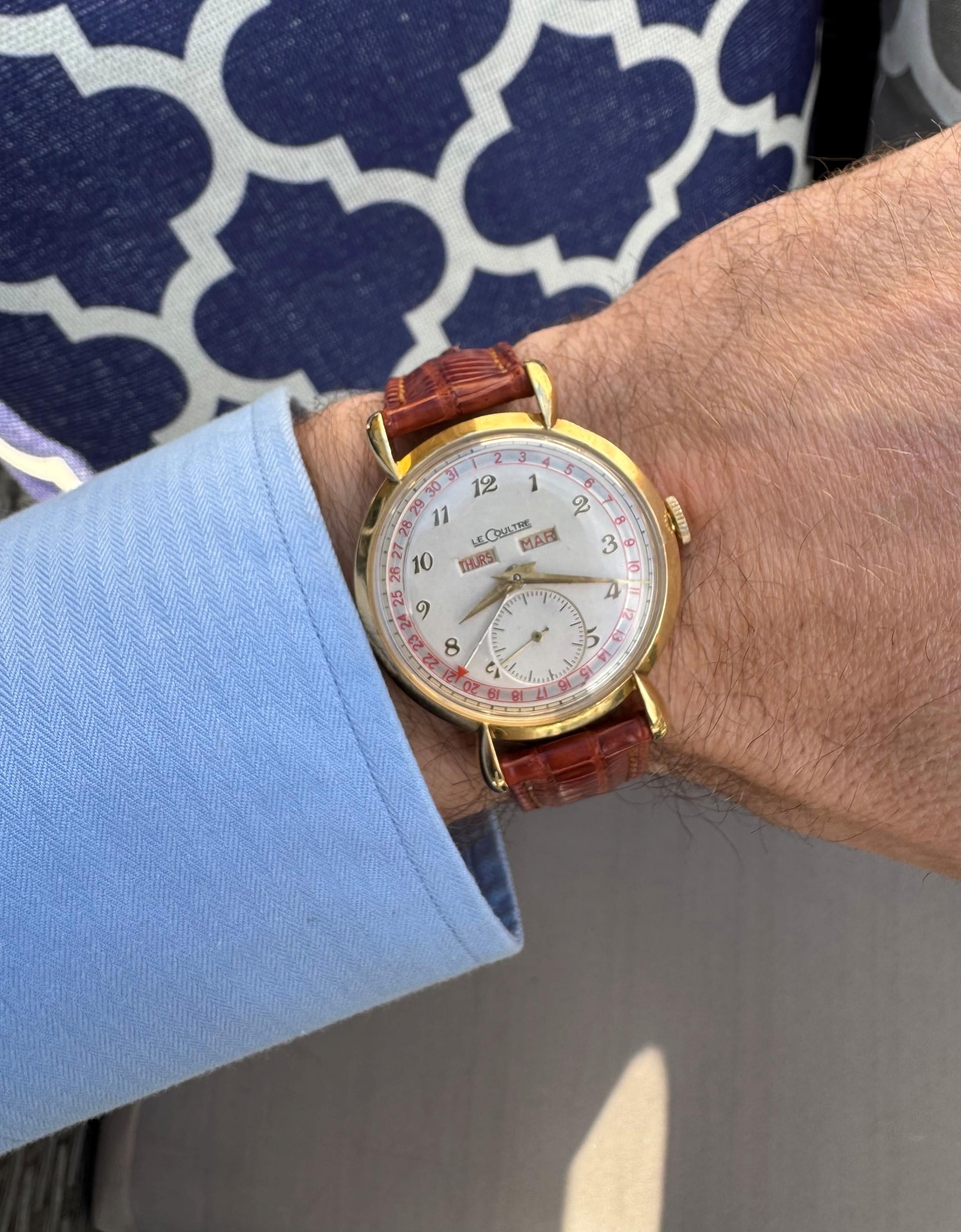 1946 Jaeger-LeCoultre Vintage Mens Triple Date Calendar Watch - 18K Gold For Sale 5