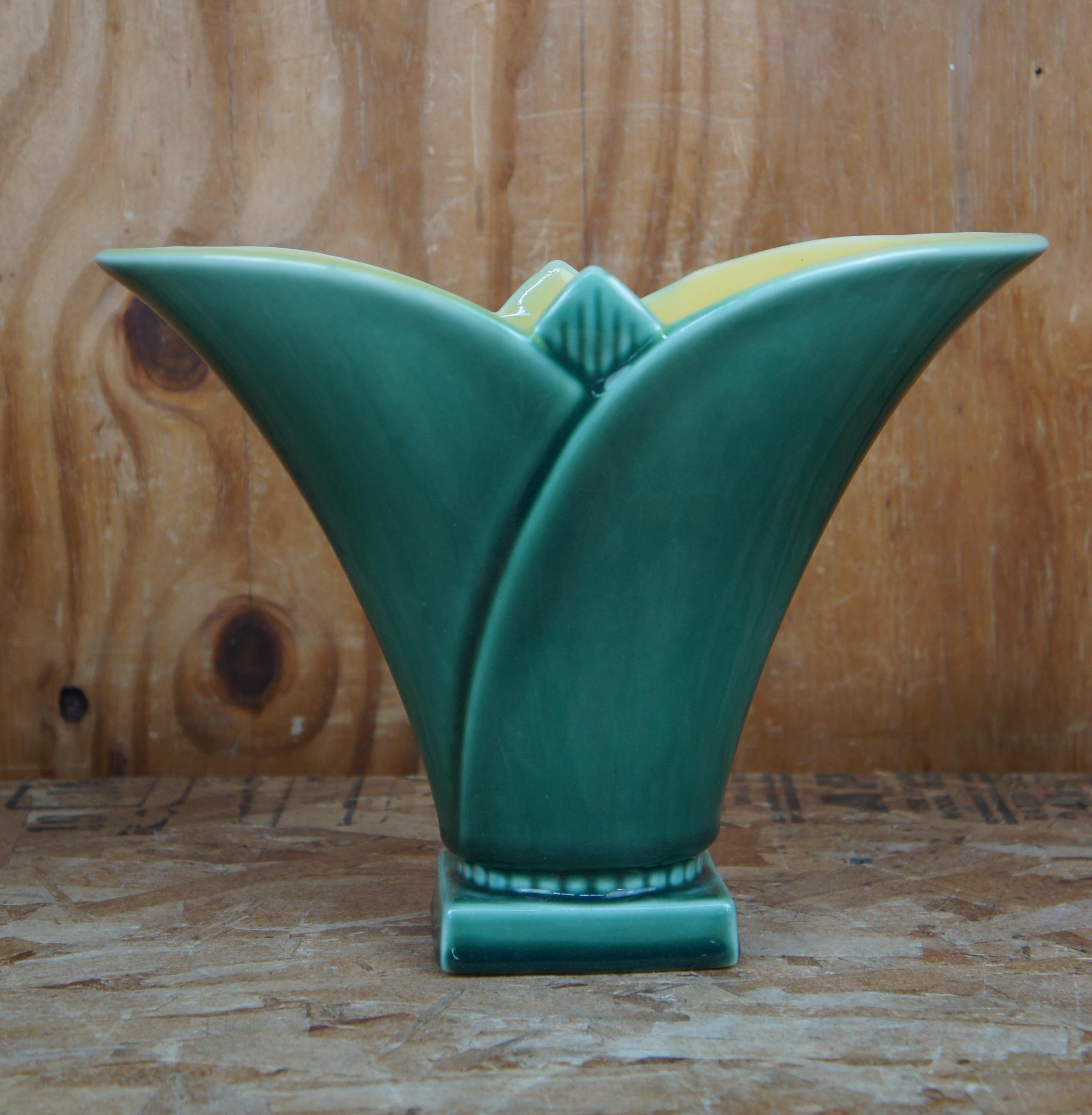 1946 Mid Century Rookwood Art Pottery Flared Footed Fan Vase 6816A In Good Condition In Dayton, OH