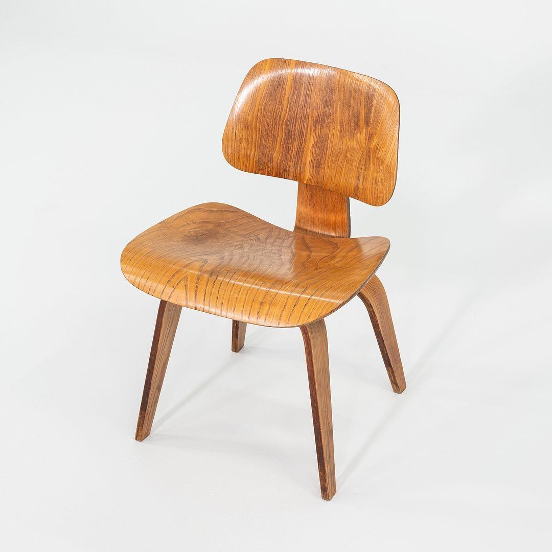 Paar Eames Evans DCW-Esszimmerstühle aus Eschenholz in Calico-Eschenholz, 1946 (Moderne) im Angebot