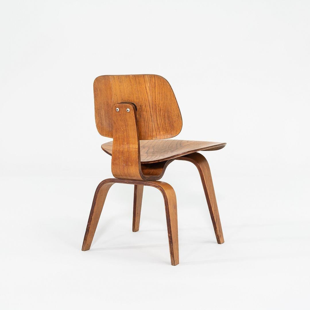 Paar Eames Evans DCW-Esszimmerstühle aus Eschenholz in Calico-Eschenholz, 1946 (Stahl) im Angebot