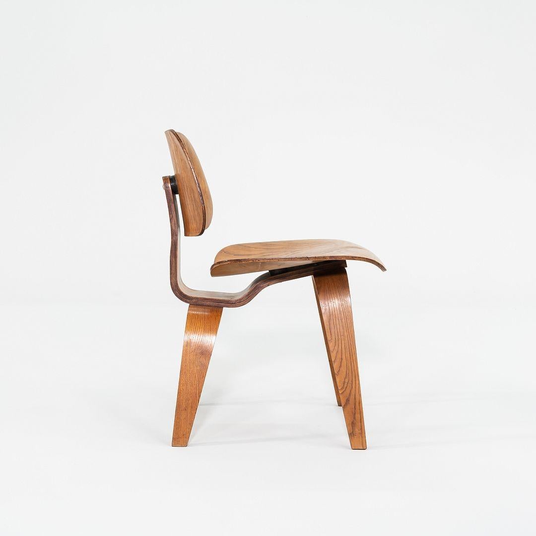 Paar Eames Evans DCW-Esszimmerstühle aus Eschenholz in Calico-Eschenholz, 1946 im Angebot 1