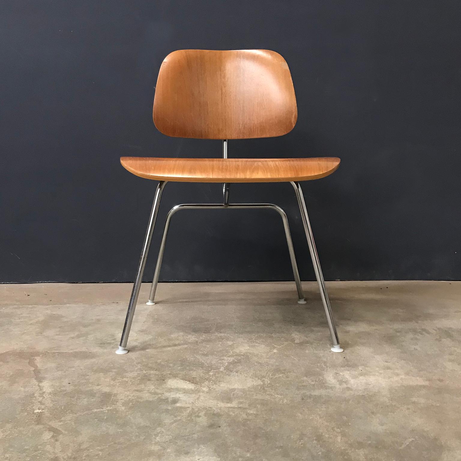 1946, Ray and Charles Eames for Herman Miller, Dcm Chair in Wooden Version 3