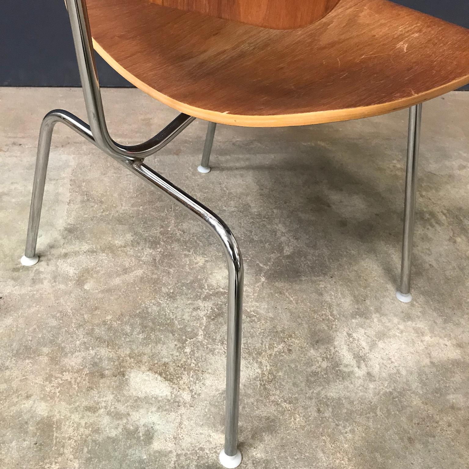 1946, Ray and Charles Eames for Herman Miller, Dcm Chair in Wooden Version 9