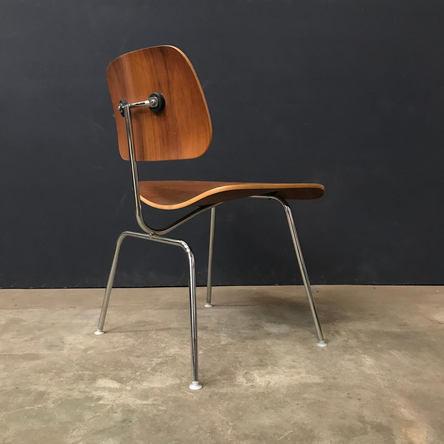 Mid-20th Century 1946, Ray and Charles Eames for Herman Miller, Dcm Chair in Wooden Version