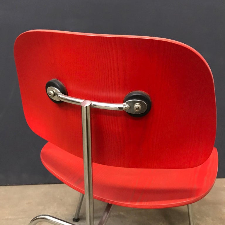 1946, Ray and Charles Eames for Vitra, DCM Chair in Red Vernish For Sale 6