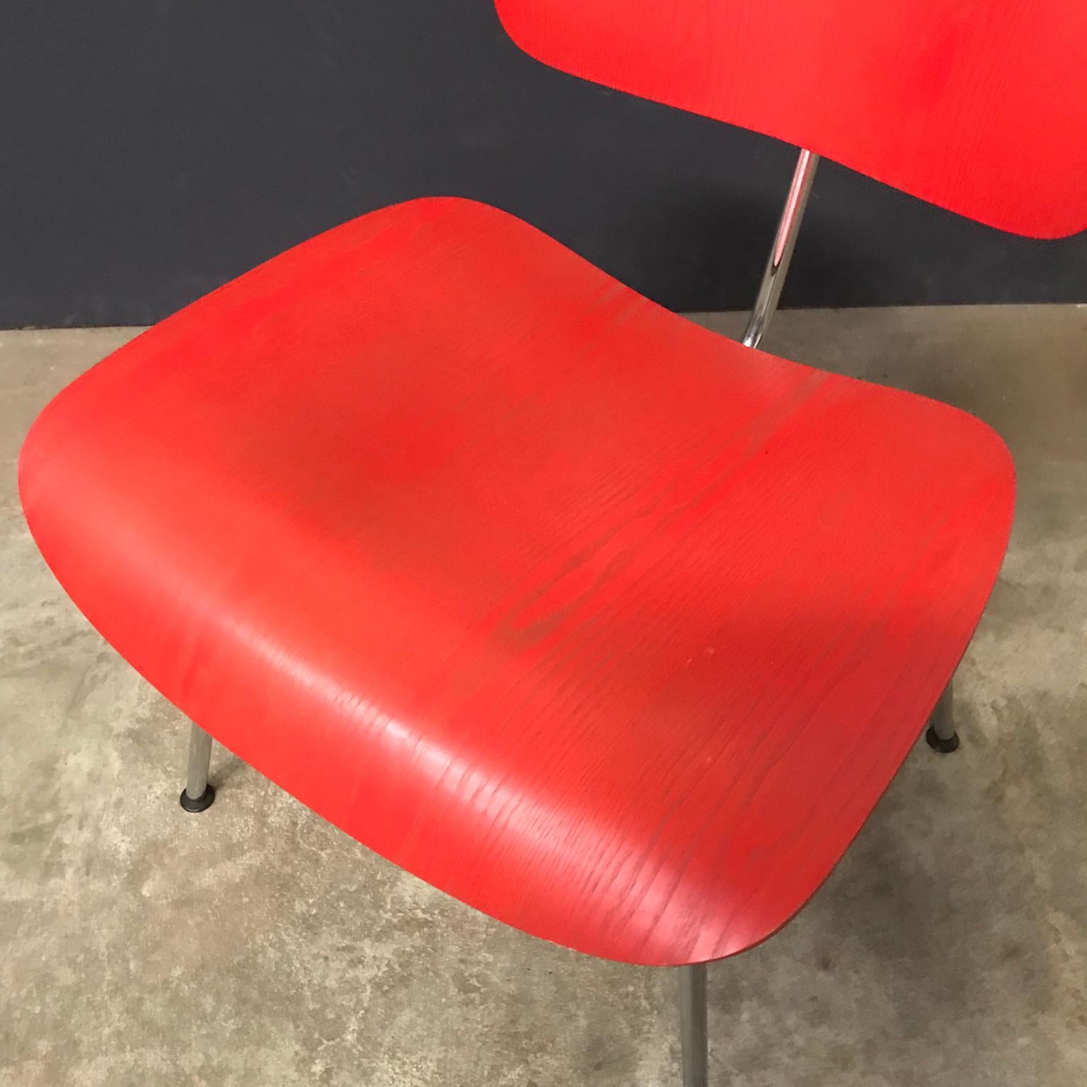 1946, Ray and Charles Eames for Vitra, DCM Chair in Red Vernish For Sale 8