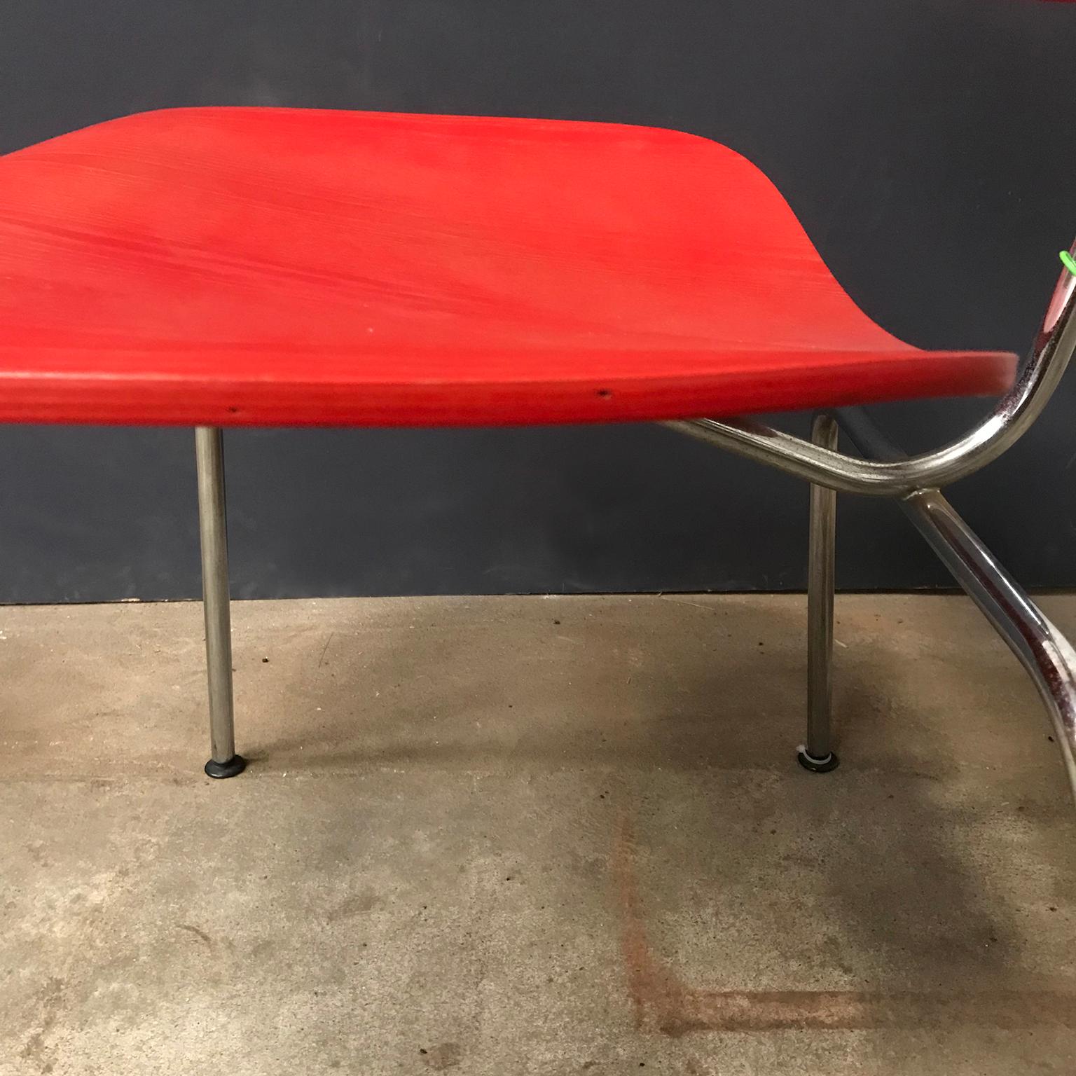 Chaise Ray et Charles Eames pour Vitra, DCM, en vernis rouge, 1946 en vente 9