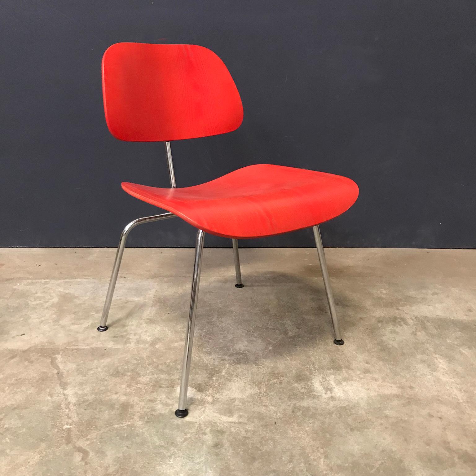Mid-Century Modern 1946, Ray and Charles Eames for Vitra, DCM Chair in Red Vernish For Sale