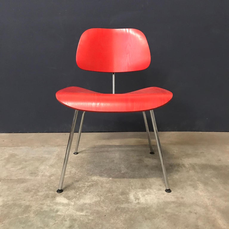 German 1946, Ray and Charles Eames for Vitra, DCM Chair in Red Vernish For Sale