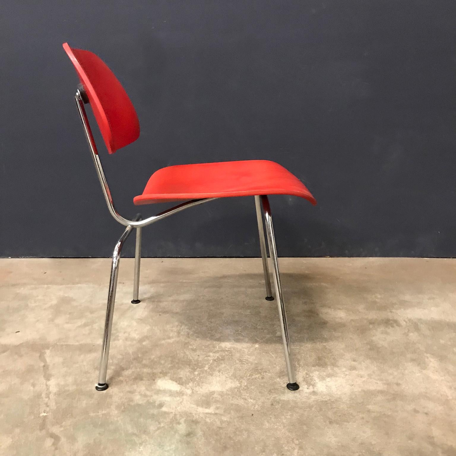 Mid-20th Century 1946, Ray and Charles Eames for Vitra, DCM Chair in Red Vernish For Sale