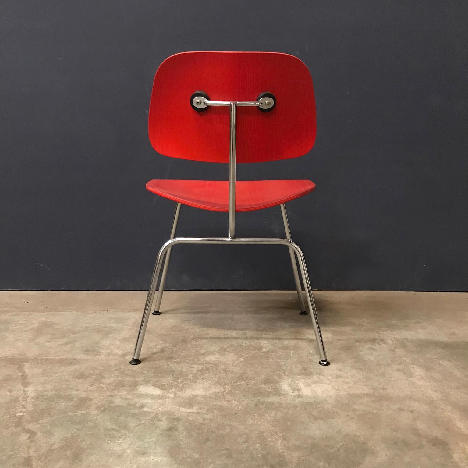 Metal 1946, Ray and Charles Eames for Vitra, DCM Chair in Red Vernish For Sale
