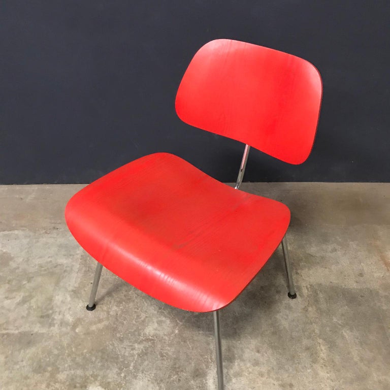 1946, Ray and Charles Eames for Vitra, DCM Chair in Red Vernish For Sale 2