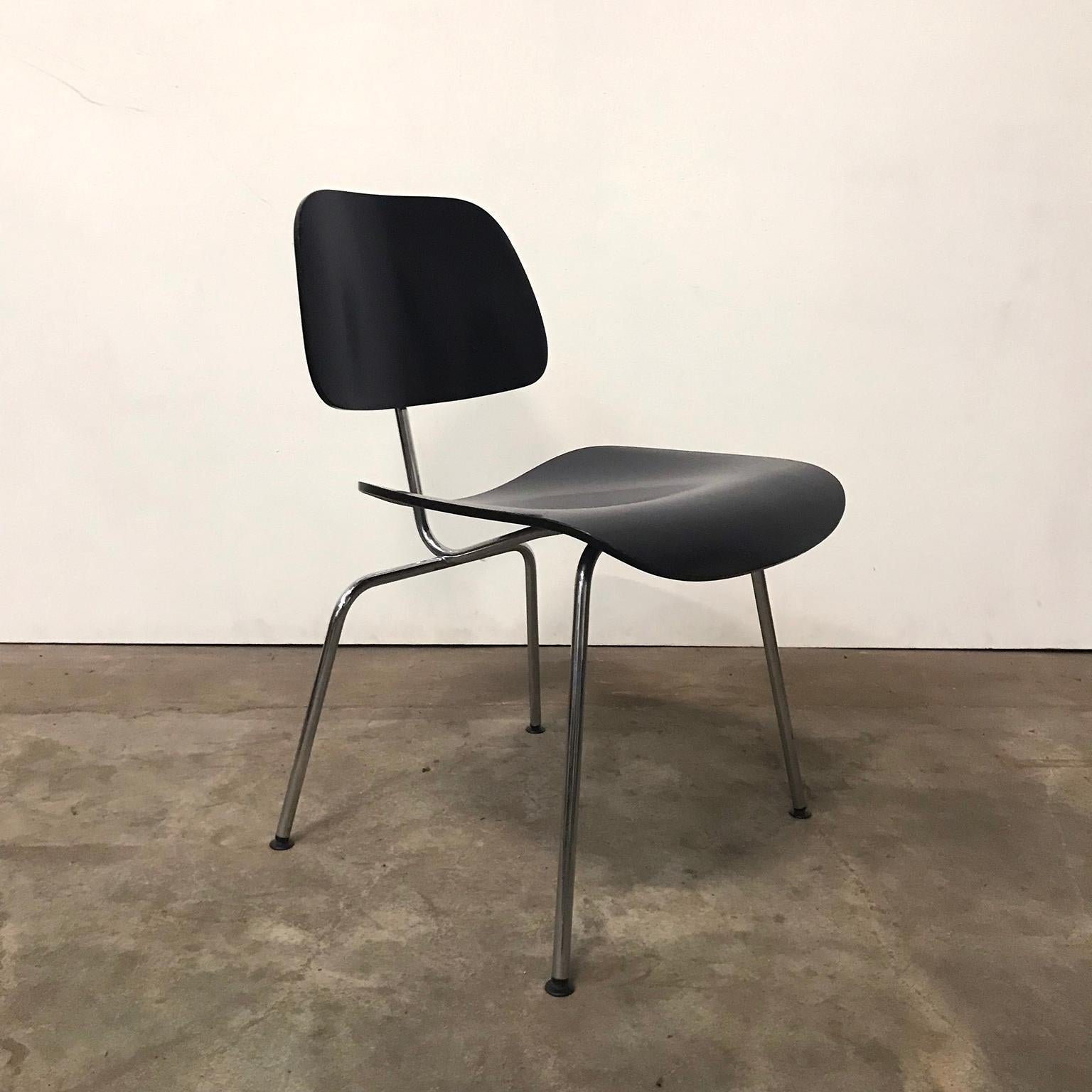 Mid-Century Modern 1946, Ray and Charles Eames for Vitra, Set of Six DCM Chairs in Black