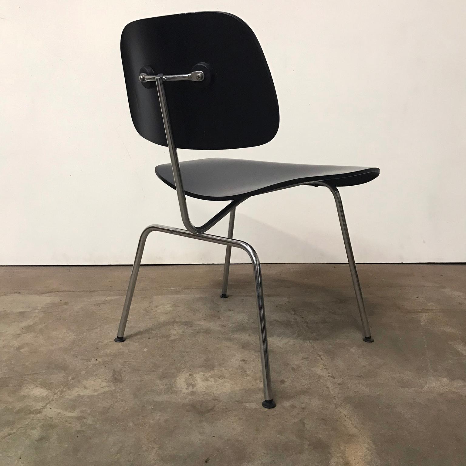 1946, Ray and Charles Eames for Vitra, Set of Six DCM Chairs in Black In Good Condition In Amsterdam IJMuiden, NL