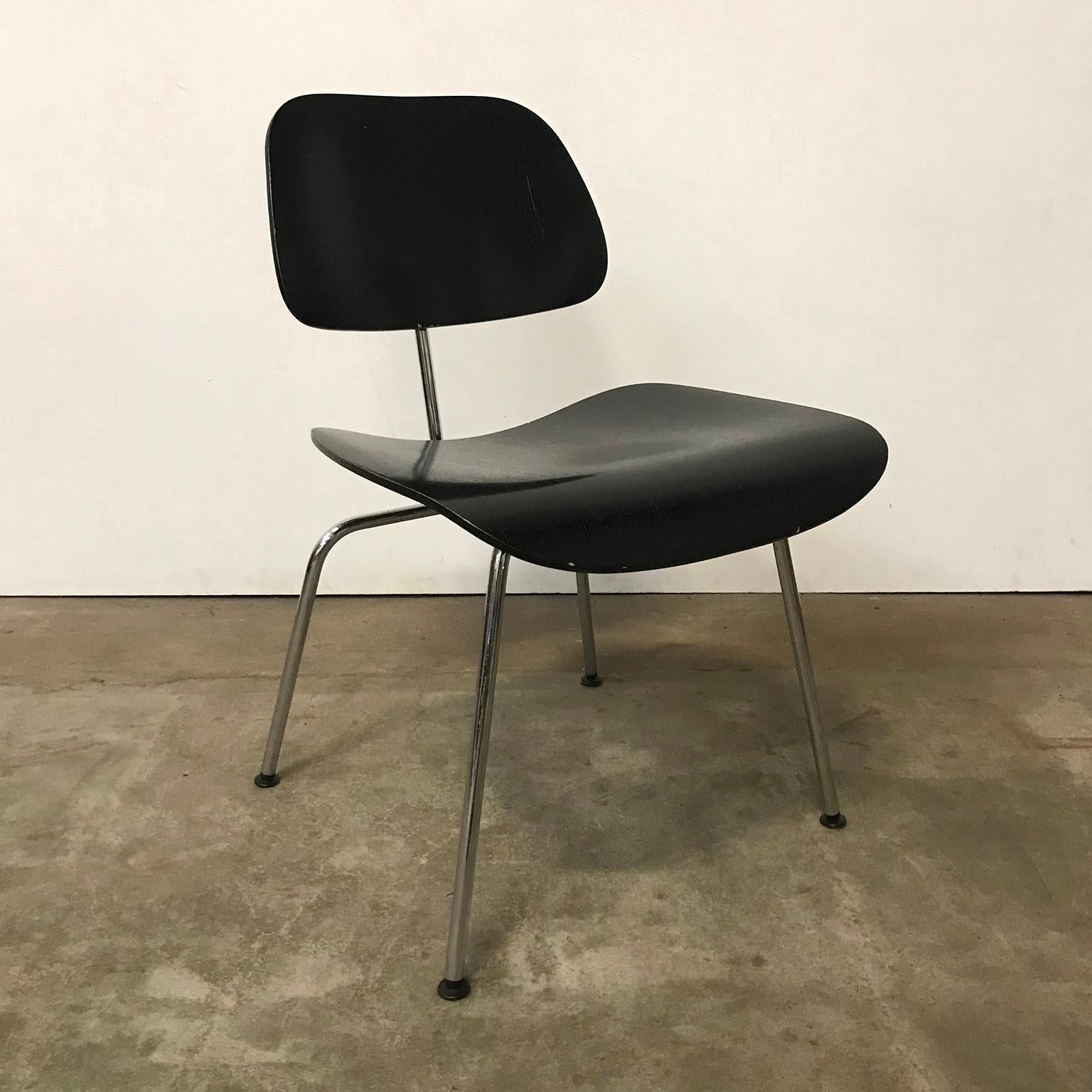 Mid-Century Modern 1946, Ray & Charles Eames for Herman Miller, DCM in Painted Black Version
