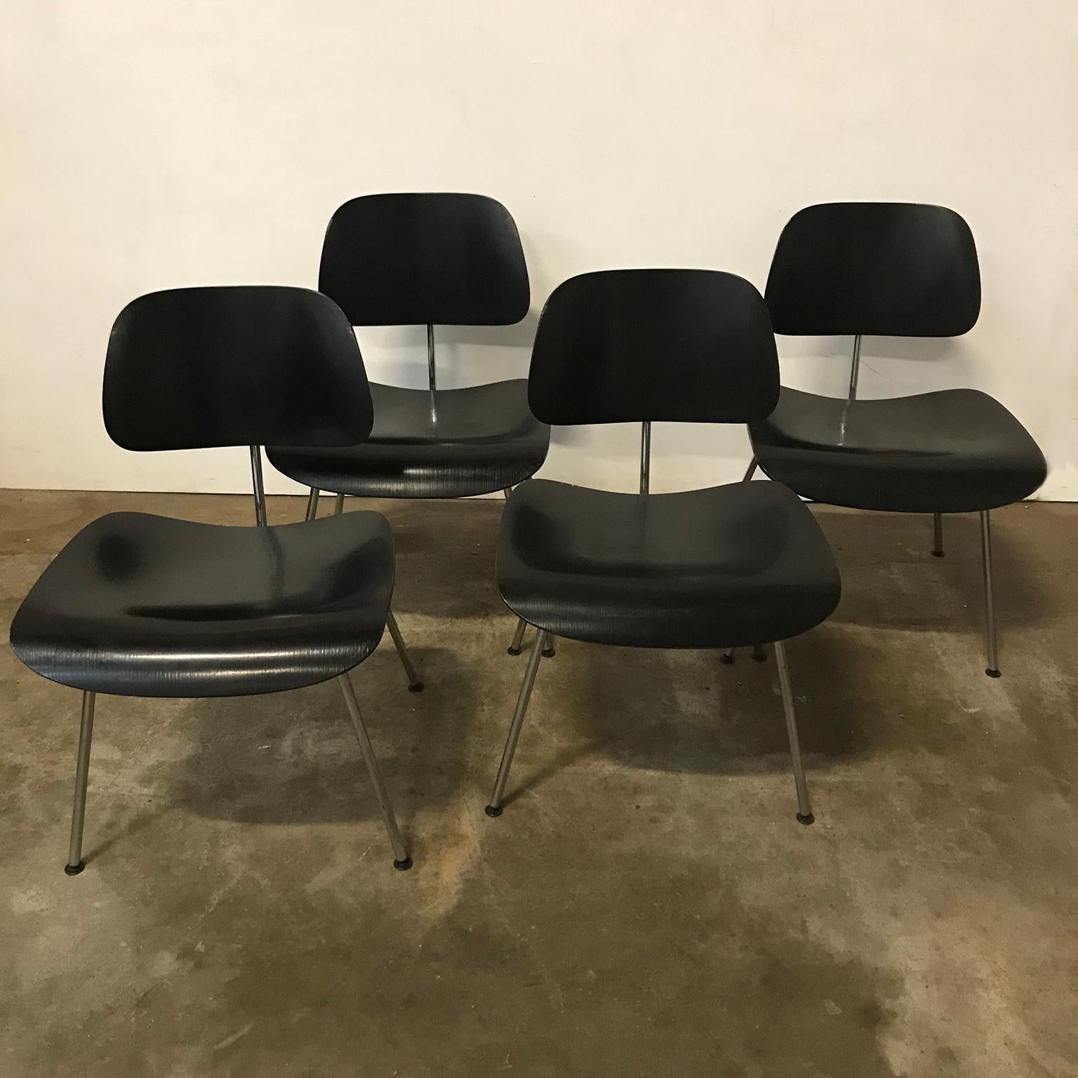 Four DCM in black. The chairs are in a good condition except from some traces of wear like some spots of loss of paint, some little chips that came of and some (rusty) spots. The bases are quite good (#13) except for some tiny stains and one base