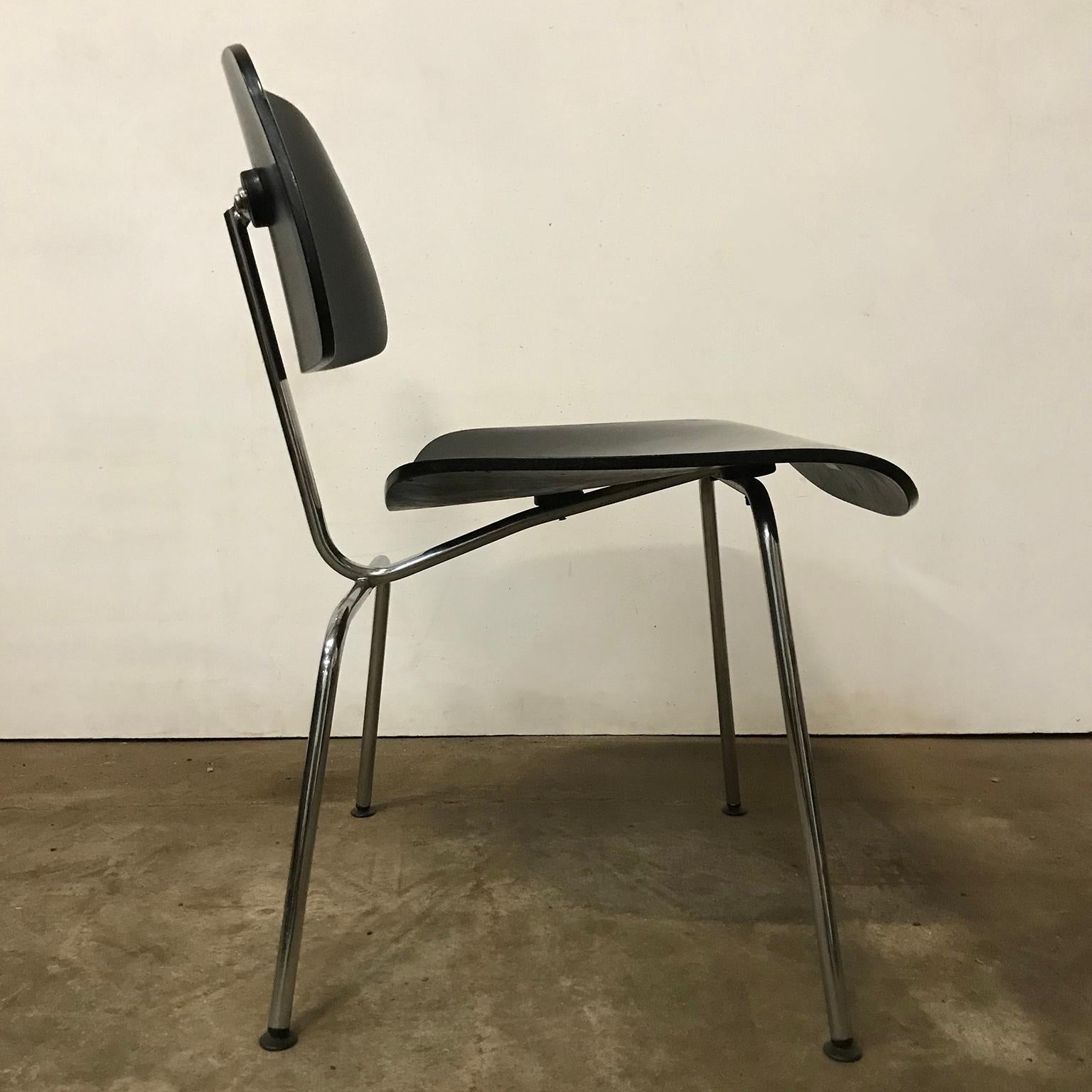 Mid-Century Modern 1946, Ray and Charles Eames for Herman Miller, Set of 4 DCM in Black Version