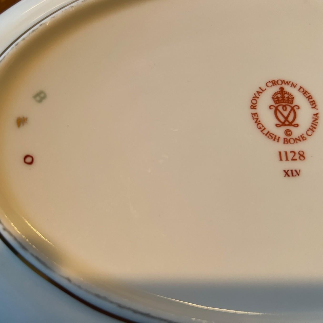 Oro 1945 Royal Crown Derby Vecchio Piatto Imari per Verdure in vendita