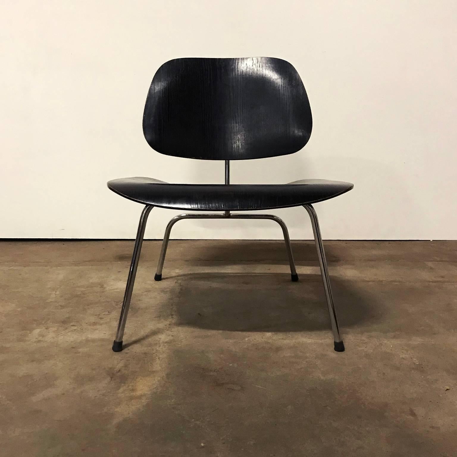 1946, Ray & Charles Eames for Herman Miller, Black LCM Chair In Good Condition In Amsterdam IJMuiden, NL