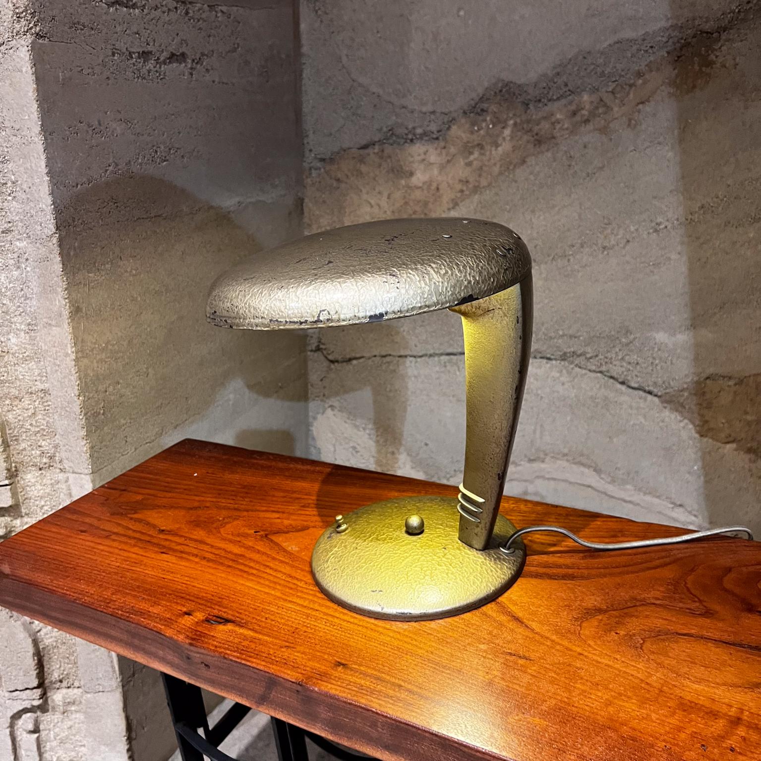 Antike Goldkobra-Schreibtischlampe von Jean Otis Reinecke Faries, 1947 (Metall) im Angebot