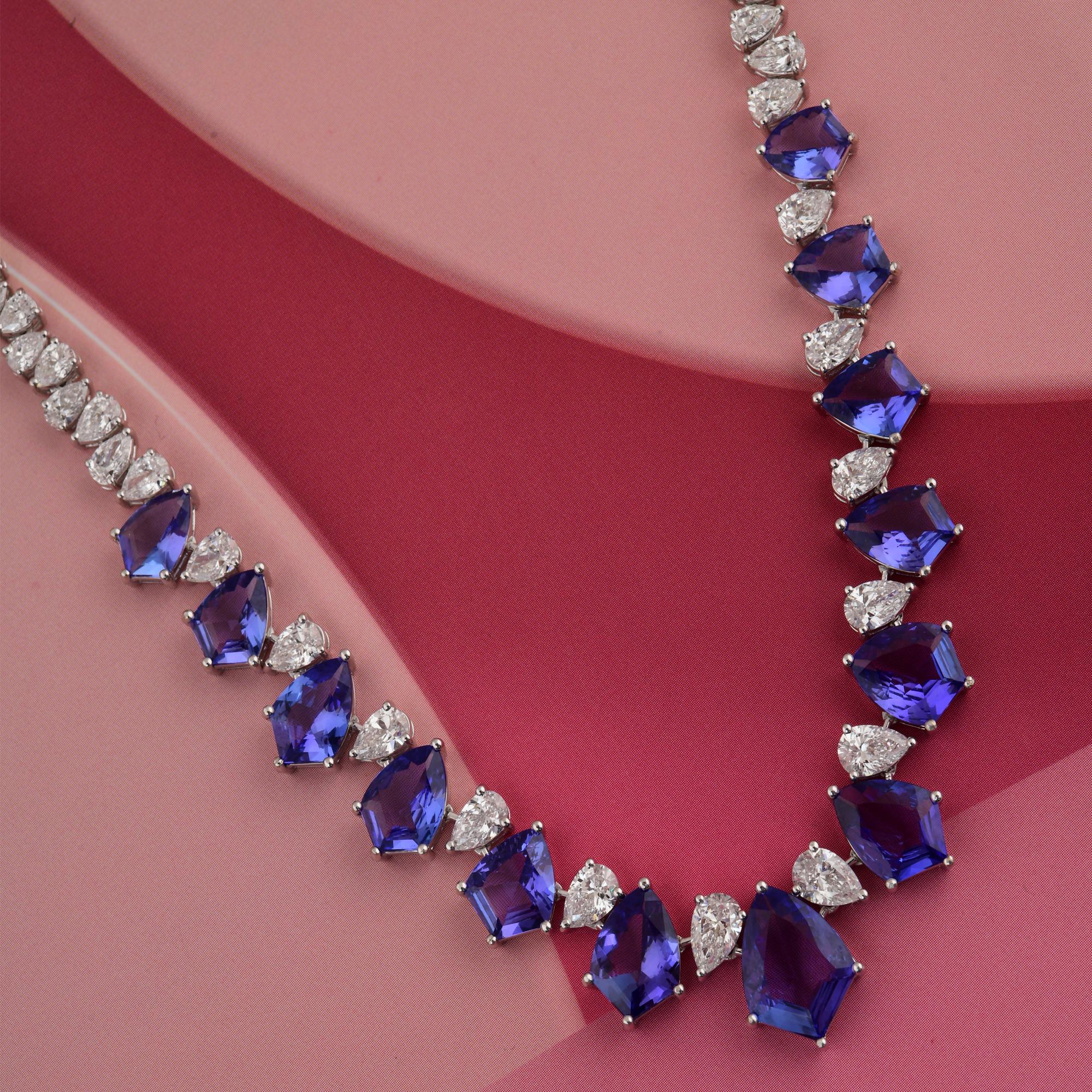 19.47 Carat Tanzanite 9.05 Carat SI/H Pear Diamond Necklace 18 Karat White Gold In New Condition For Sale In Diera, Dubai
