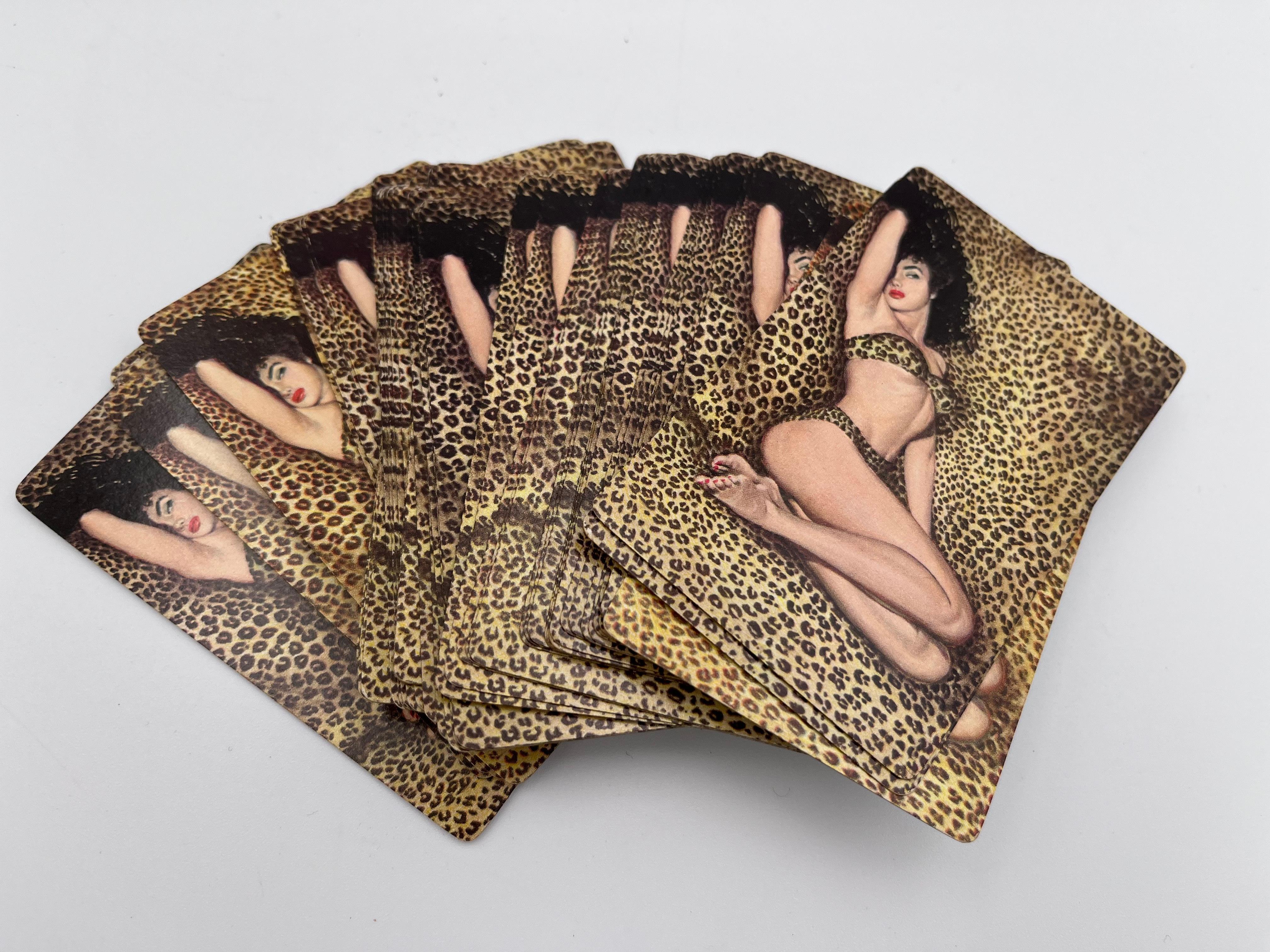 1947 Esquire Pin Up Zebra Cheetah Bridge Jeu de cartes de poker dans un étui en cuir Bon état - En vente à Red Lion, PA