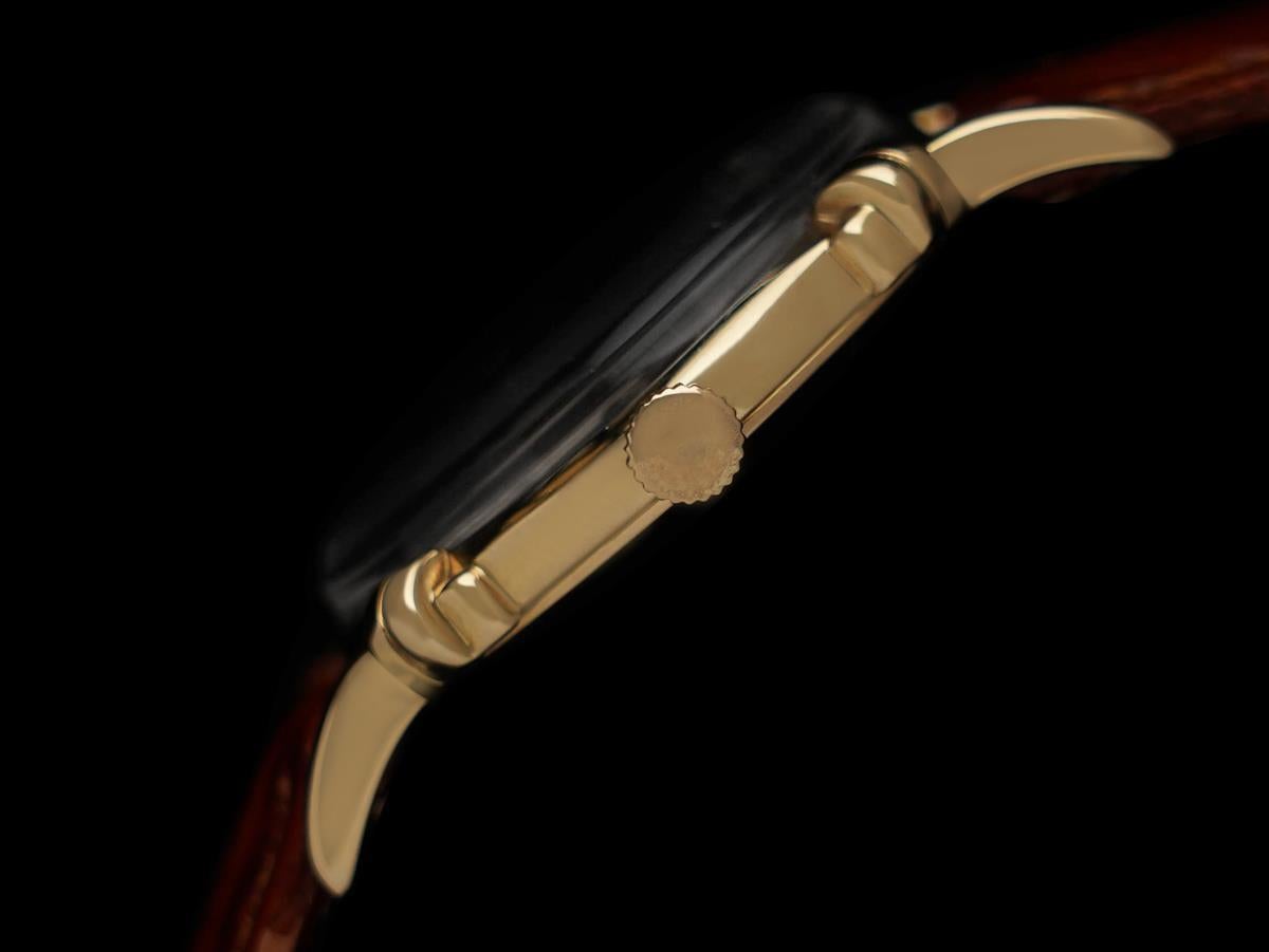 Men's 1947 Jaeger-LeCoultre Vintage Mens Midsize Watch, Beautiful Case - 14K Gold For Sale