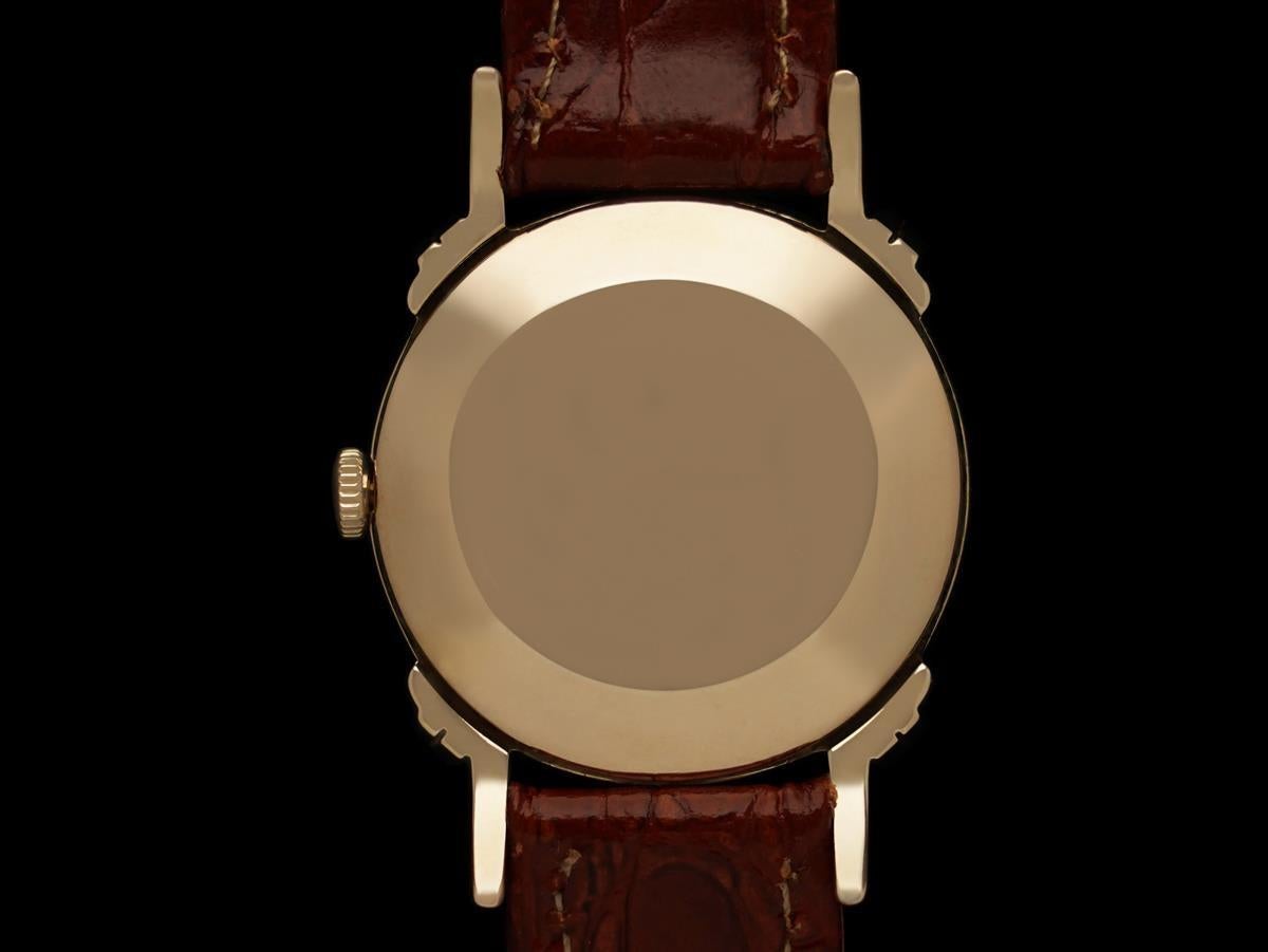 1947 Jaeger-LeCoultre Vintage Mens Midsize Watch, Beautiful Case - 14K Gold For Sale 2