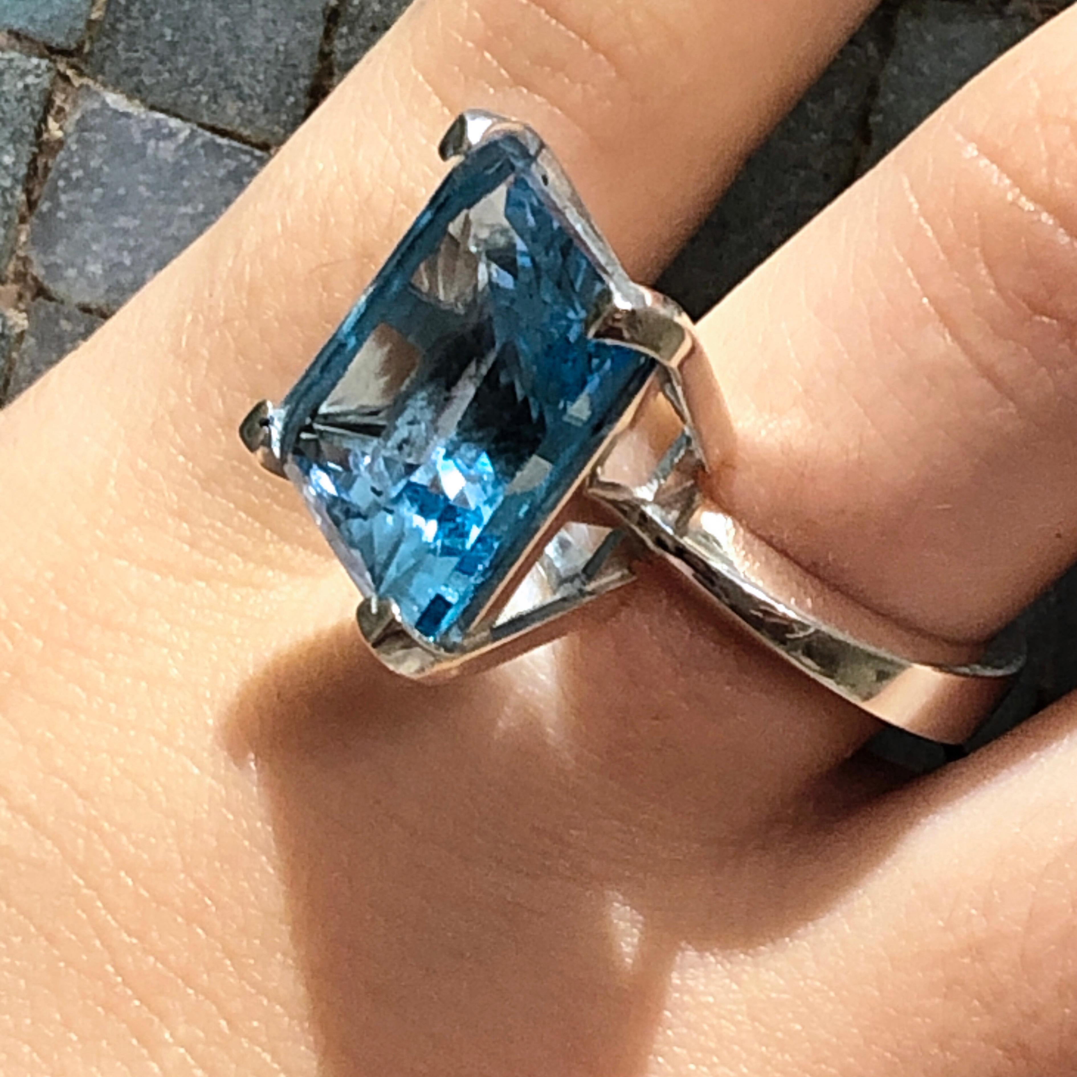 19.47 Karat Princess Cut Natural Light Blue Topaz Cocktail Ring For Sale 2