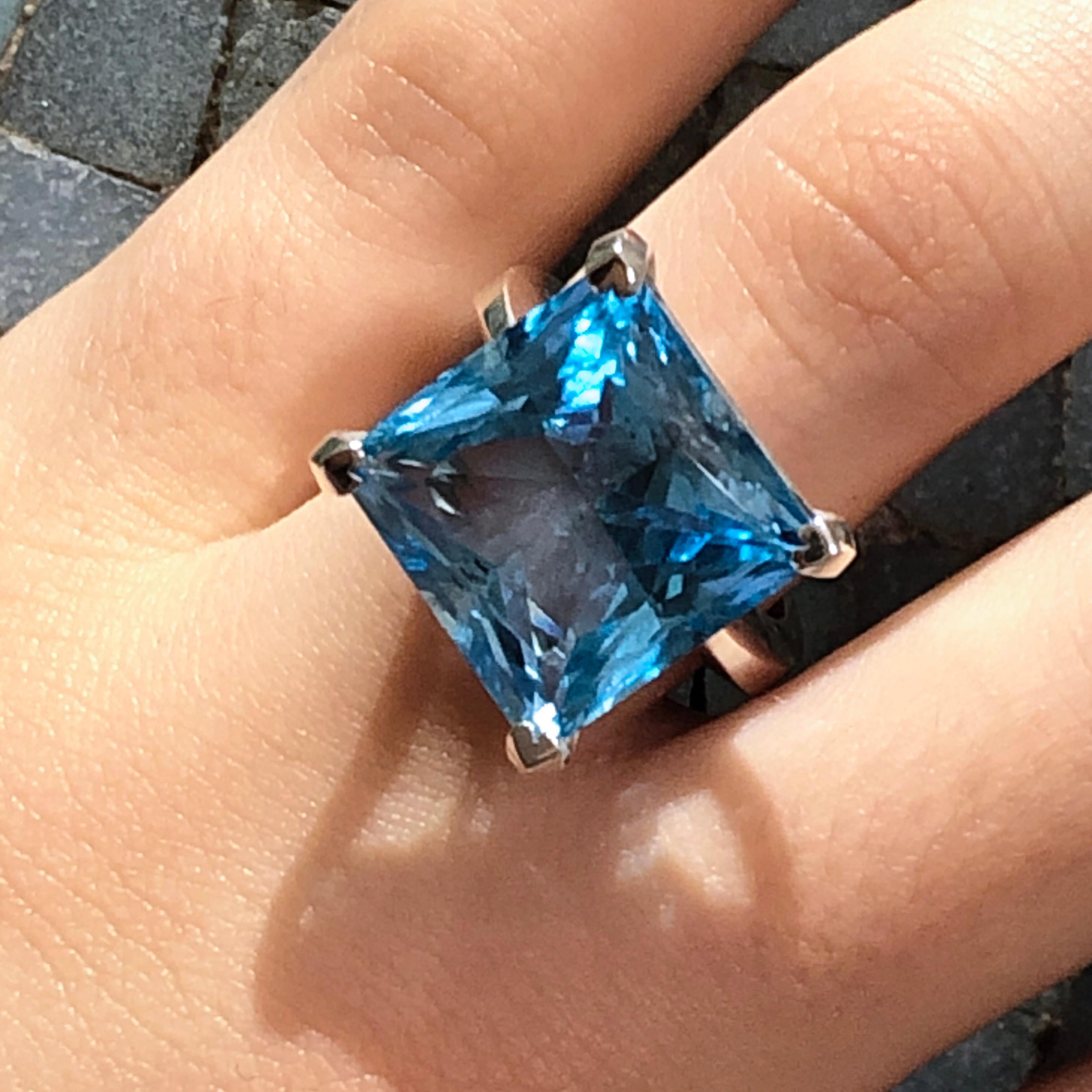 19.47 Karat Princess Cut Natural Light Blue Topaz Cocktail Ring For Sale 3