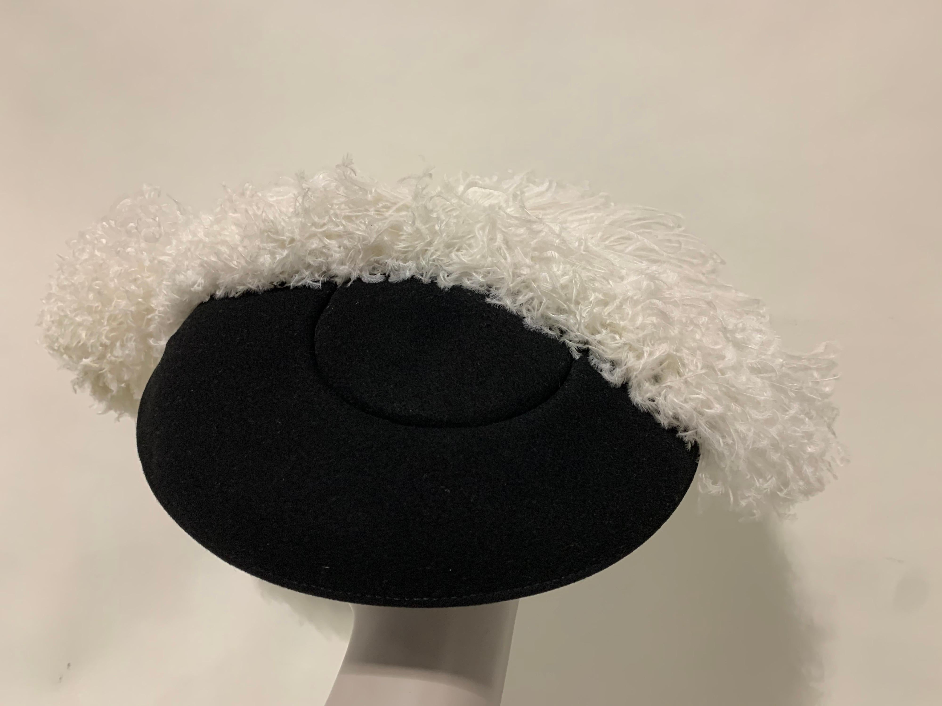 1947 Maud et Nano Spectacular Black Felt Platter Hat w/ Lavish Ostrich Plume In Excellent Condition For Sale In Gresham, OR