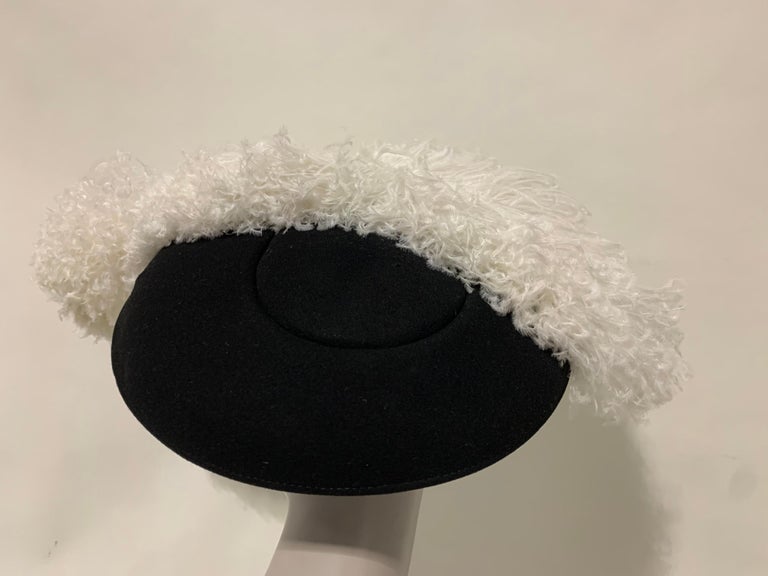 1947 Maud et Nano Spectacular Black Felt Platter Hat w/ Lavish Ostrich Plume For Sale 2